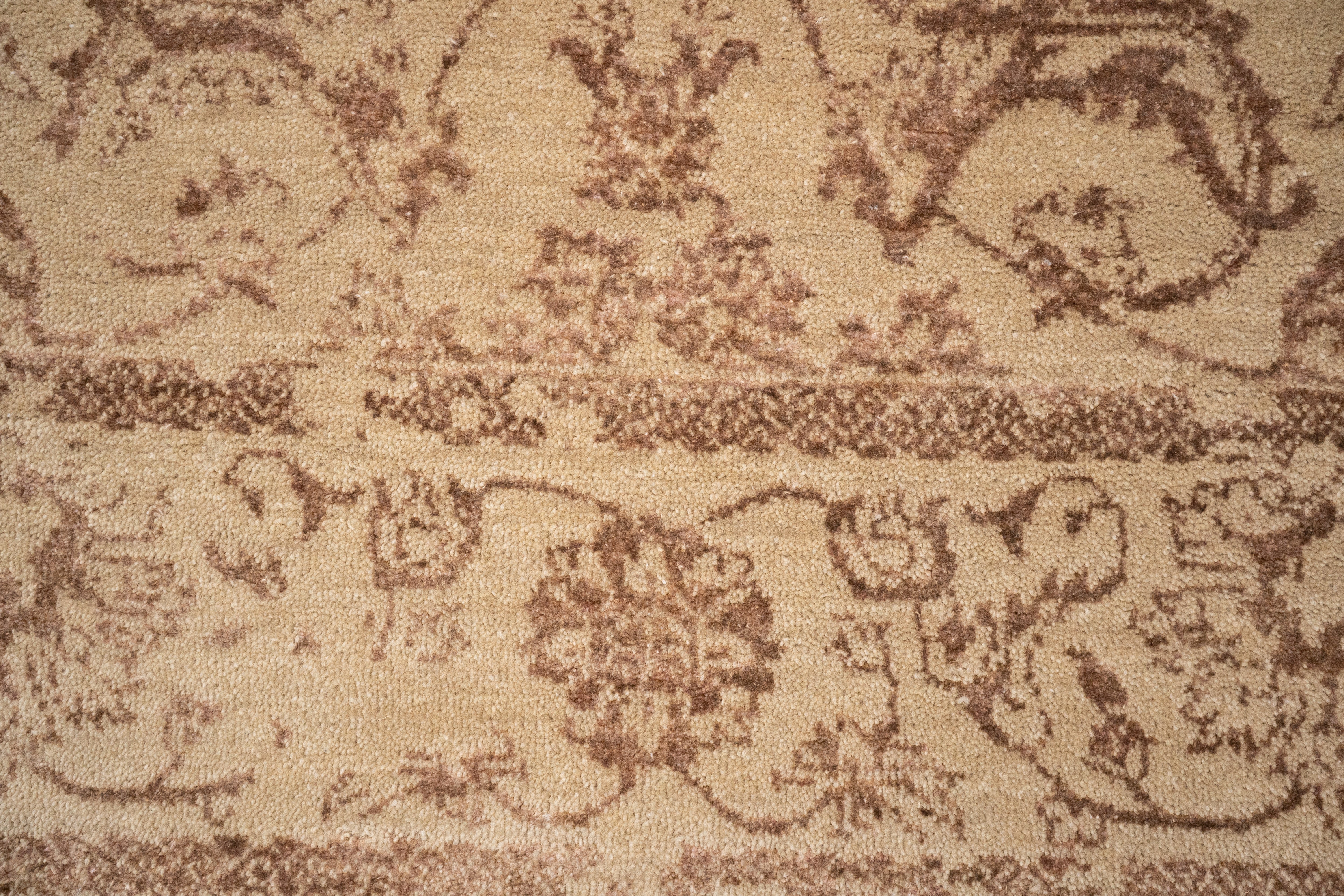 Handknotted Carpet DIA- 852 JK-A, Desert Sand & Café Au Lait