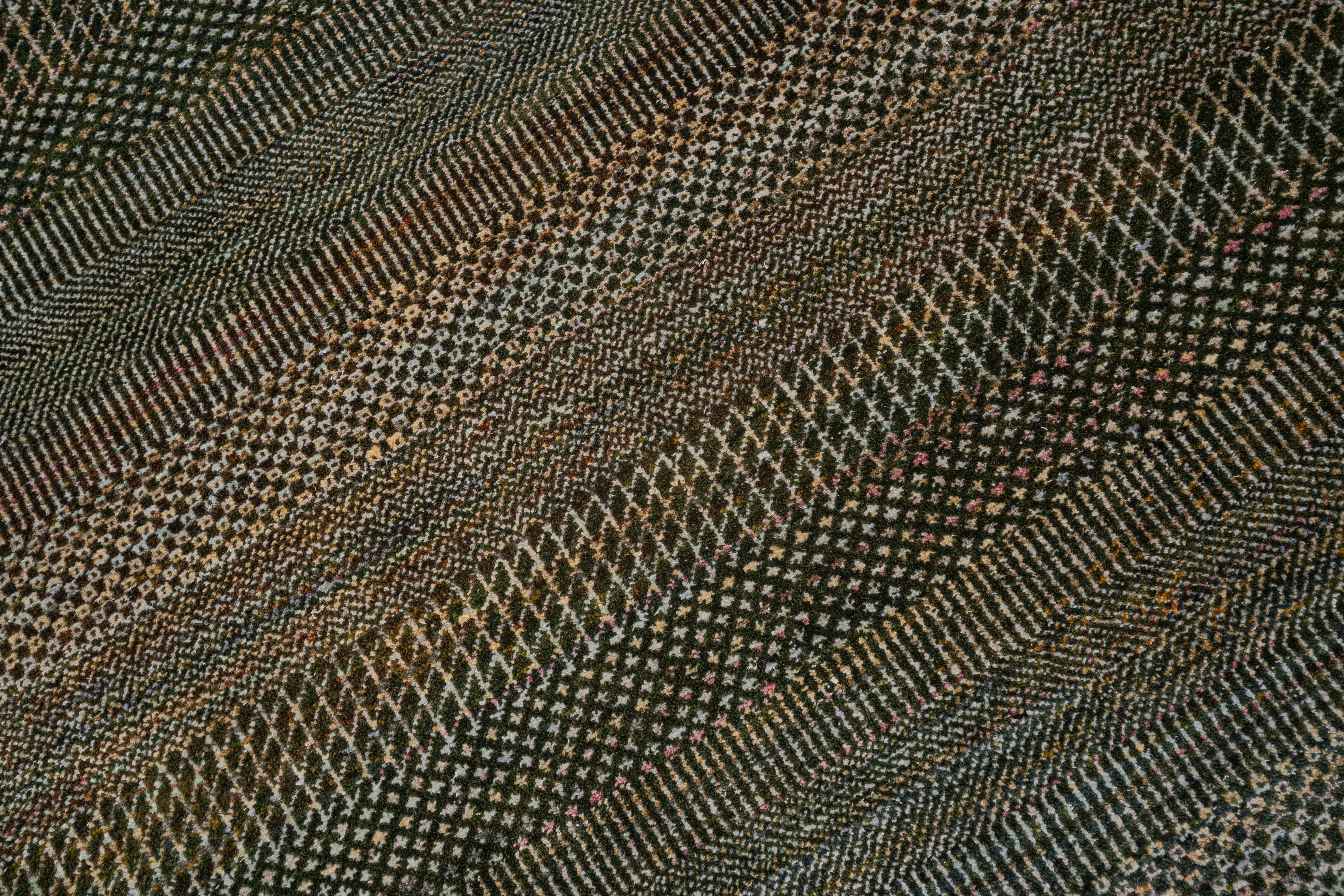 Handknotted Carpet, DIA- DIA: 854 MCN, Gold Fusion, Eerie Black & Olive Drab