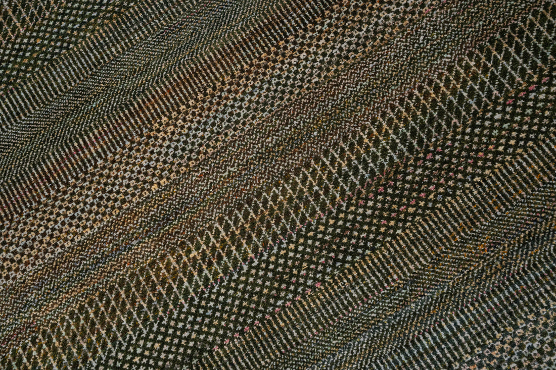 Handknotted Carpet, DIA- DIA: 854 MCN, Gold Fusion, Eerie Black & Olive Drab