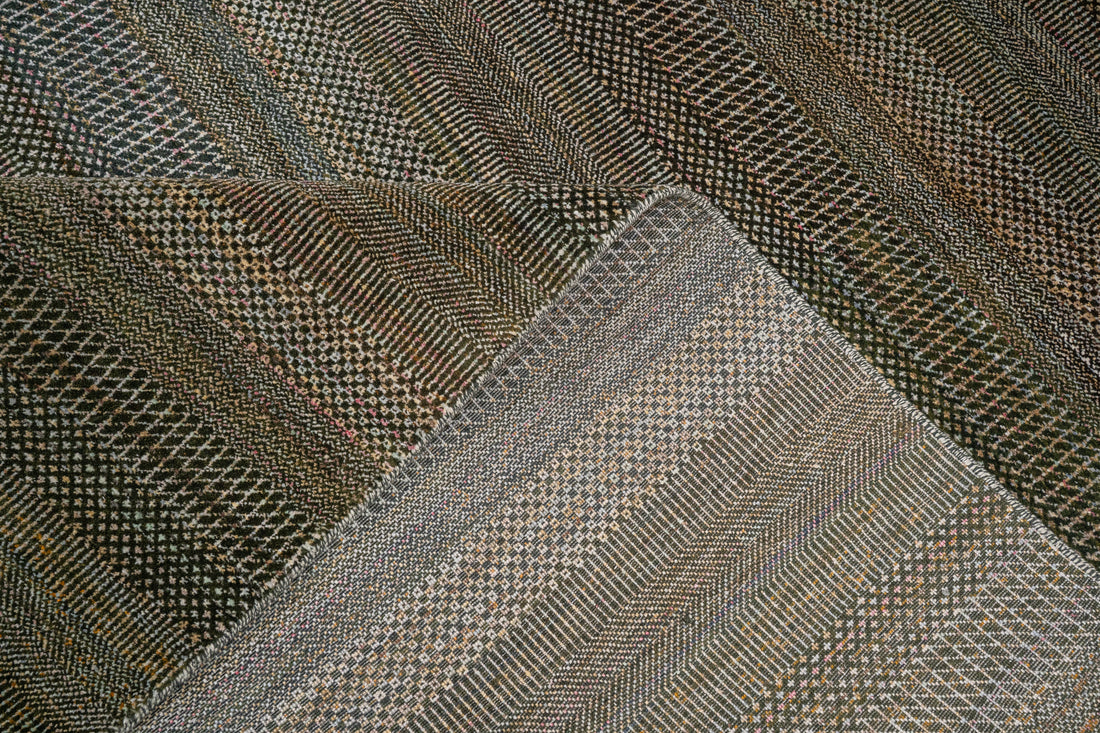 Handknotted Carpet, DIA- DIA: 854 MCN, Gold Fusion, Eerie Black & Olive Drab