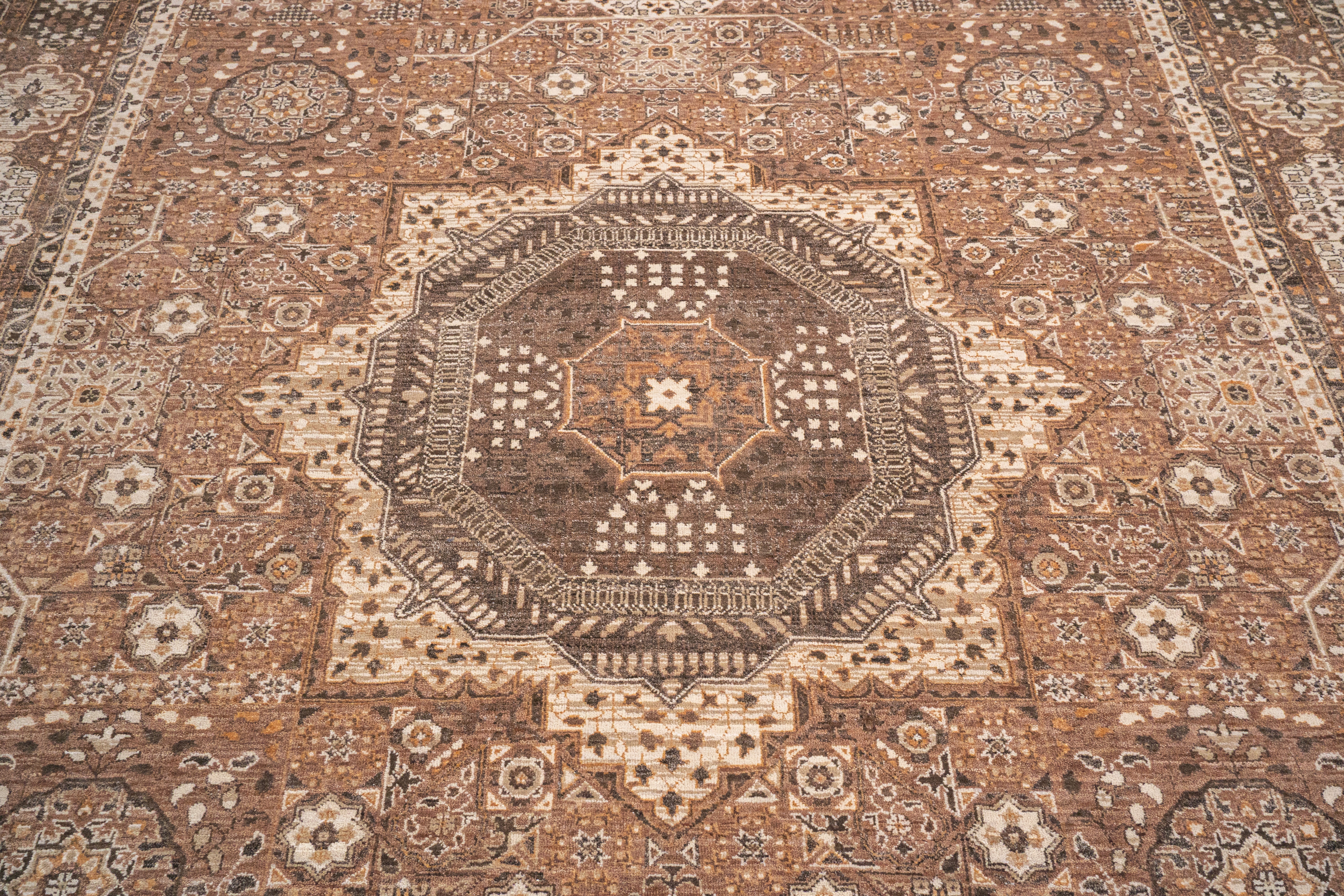 DIA- 860 MAMLUK Renda antiga, camurça e cinza claro