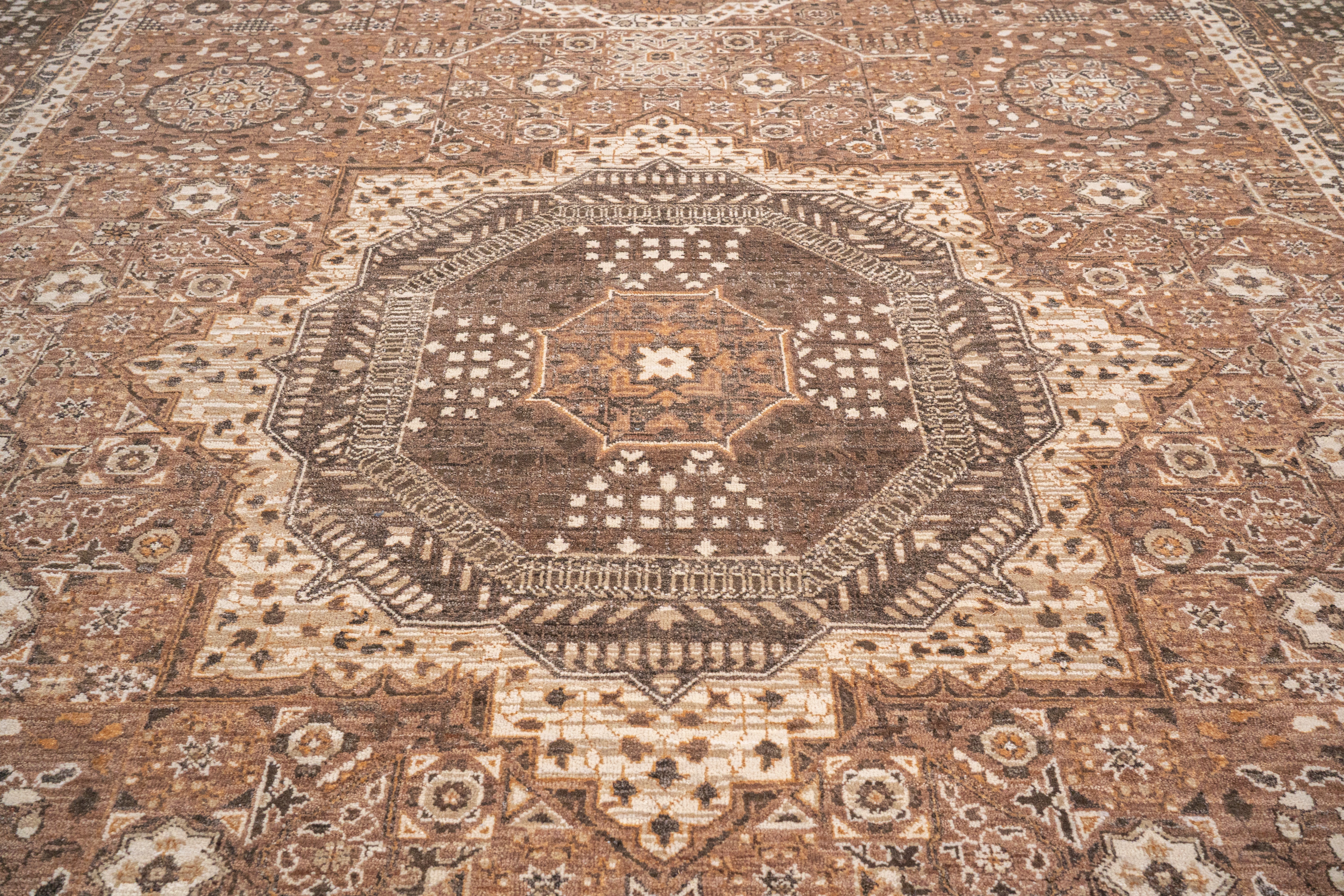 DIA- 860 MAMLUK Renda antiga, camurça e cinza claro