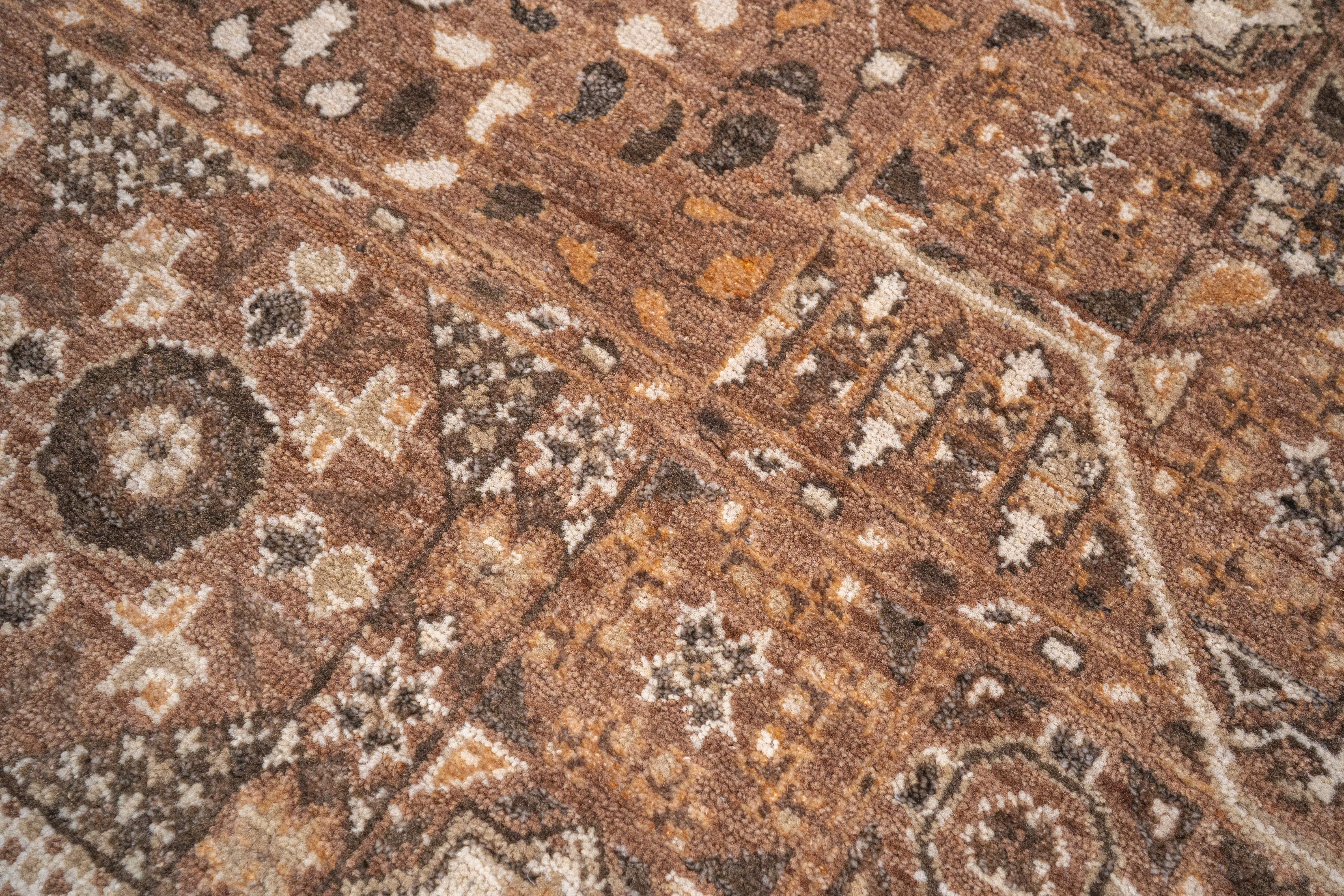 DIA- 860 MAMLUK Renda antiga, camurça e cinza claro