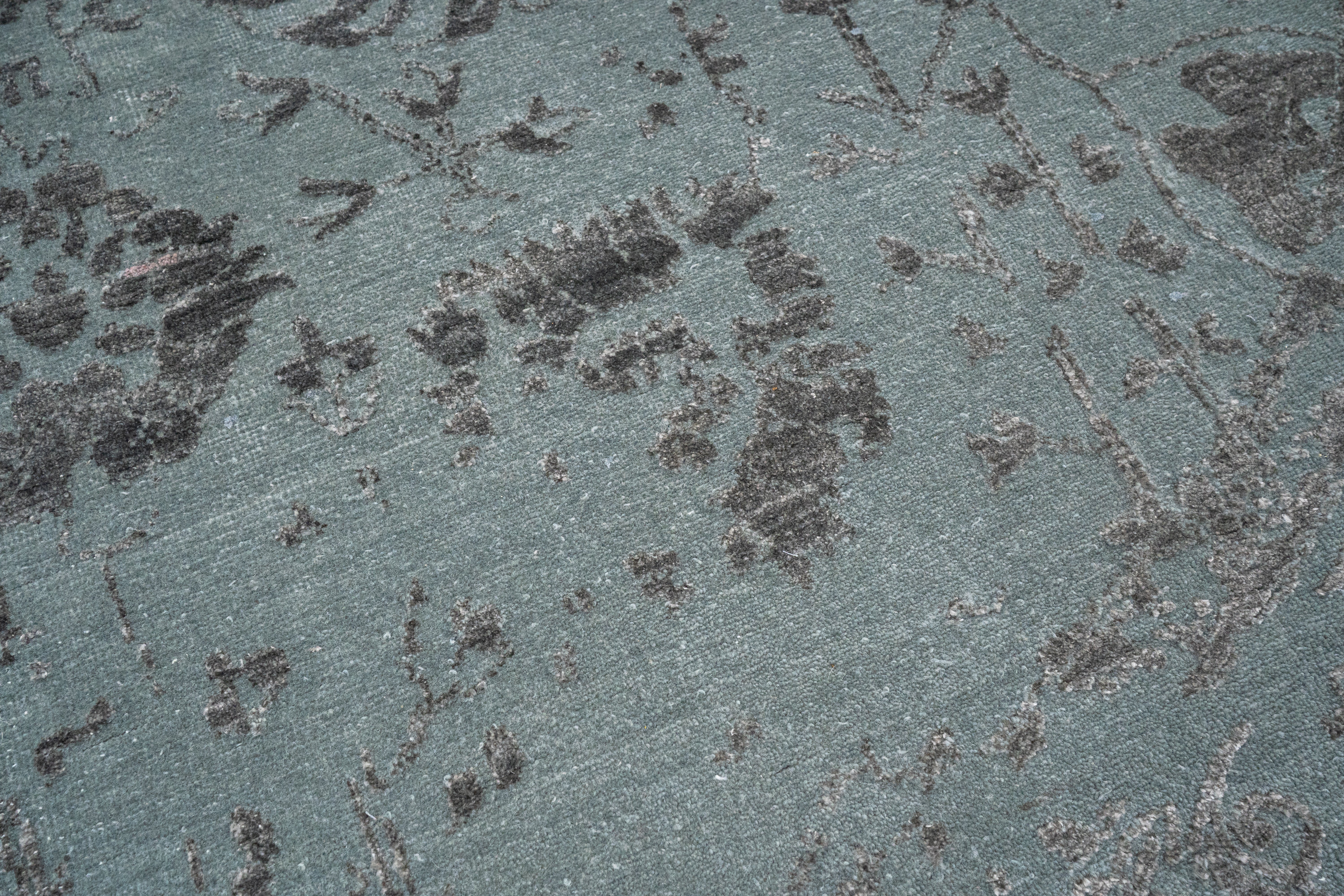 Handknotted Rug  DIA- 869 VASE 3, Denim Blue & Black