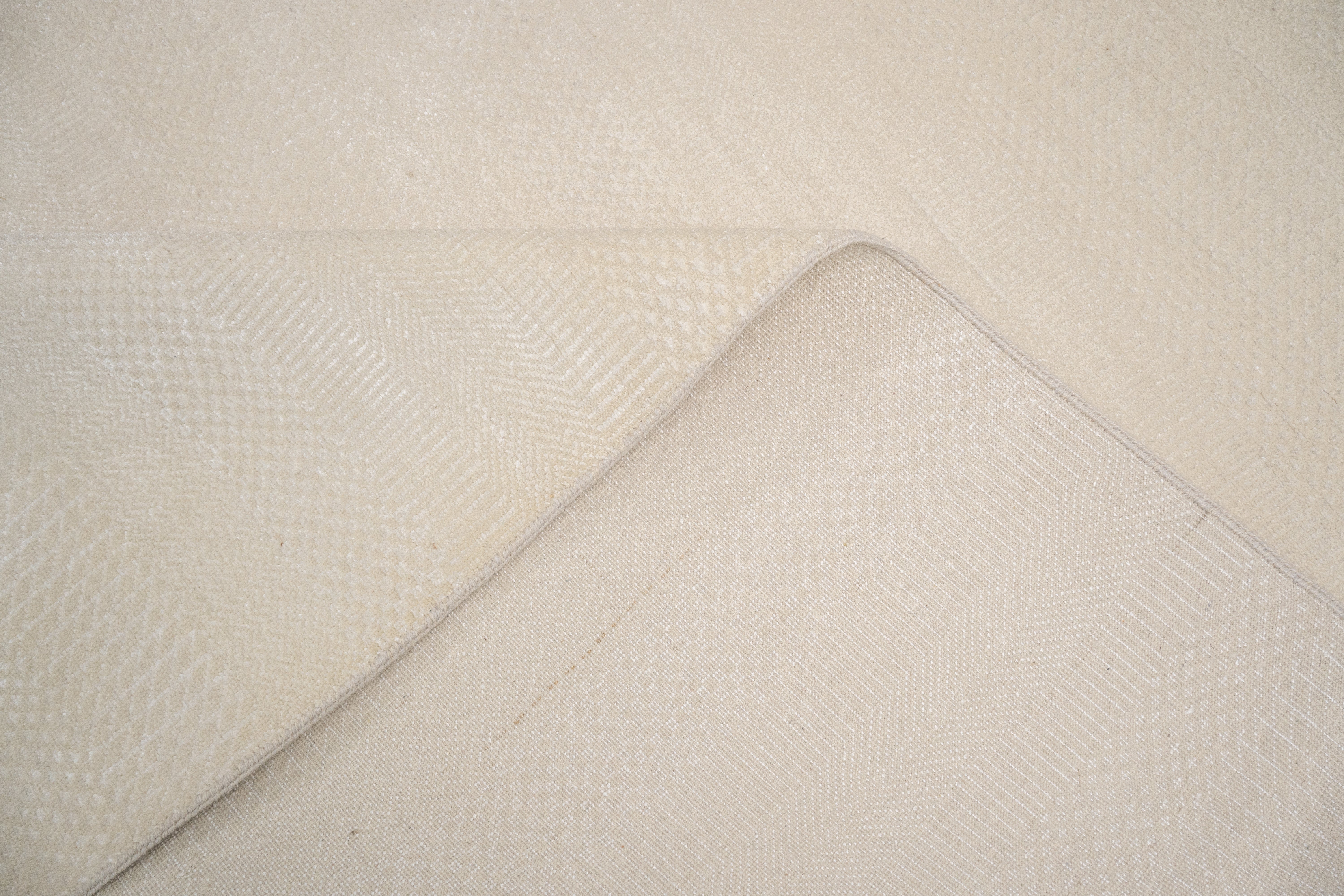 Handknotted Carpet, DIA- 899 MCN, Ivory & Ivory