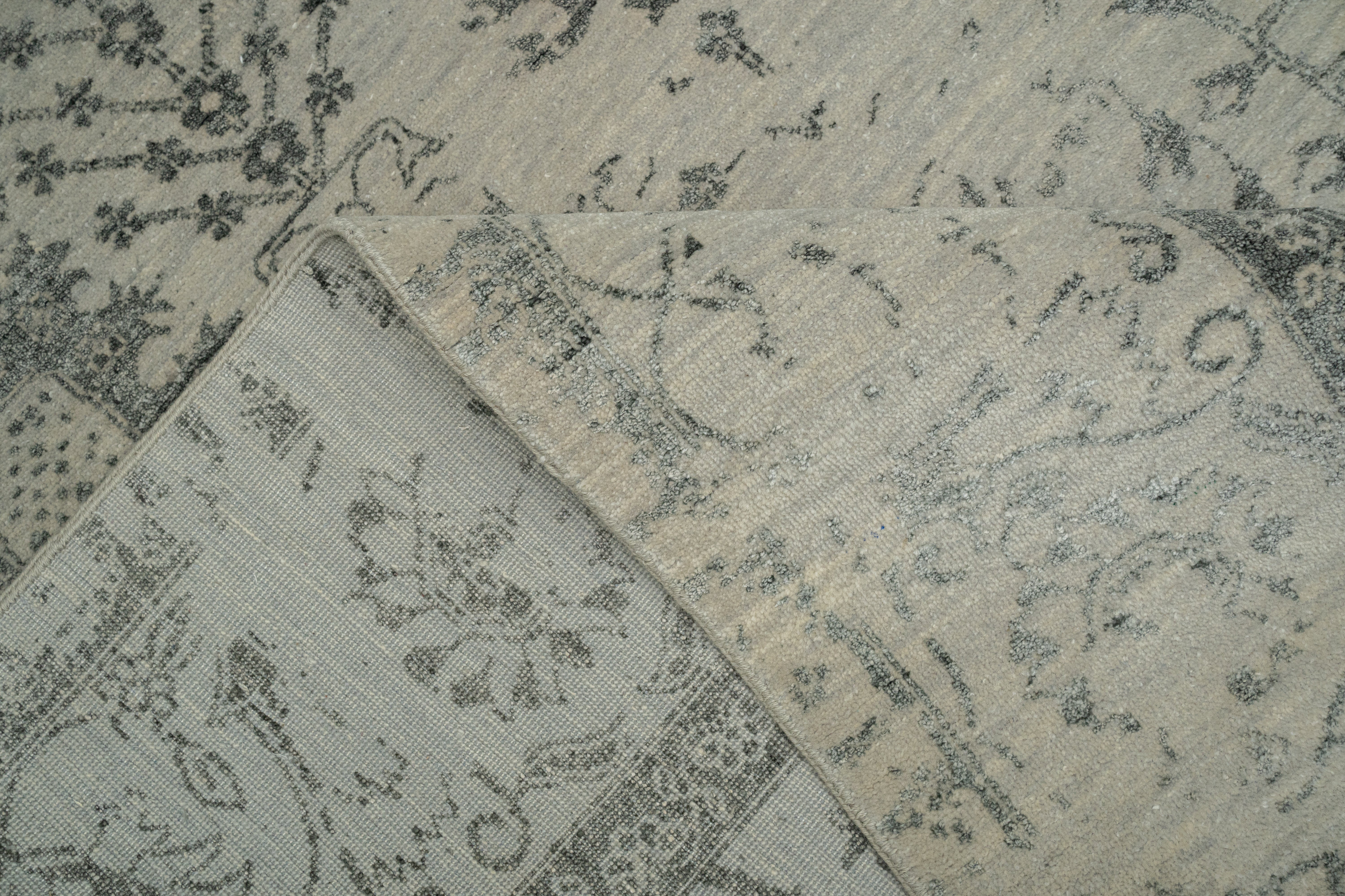 Handknotted Modern Carpet DIA- 1445 VASE 3