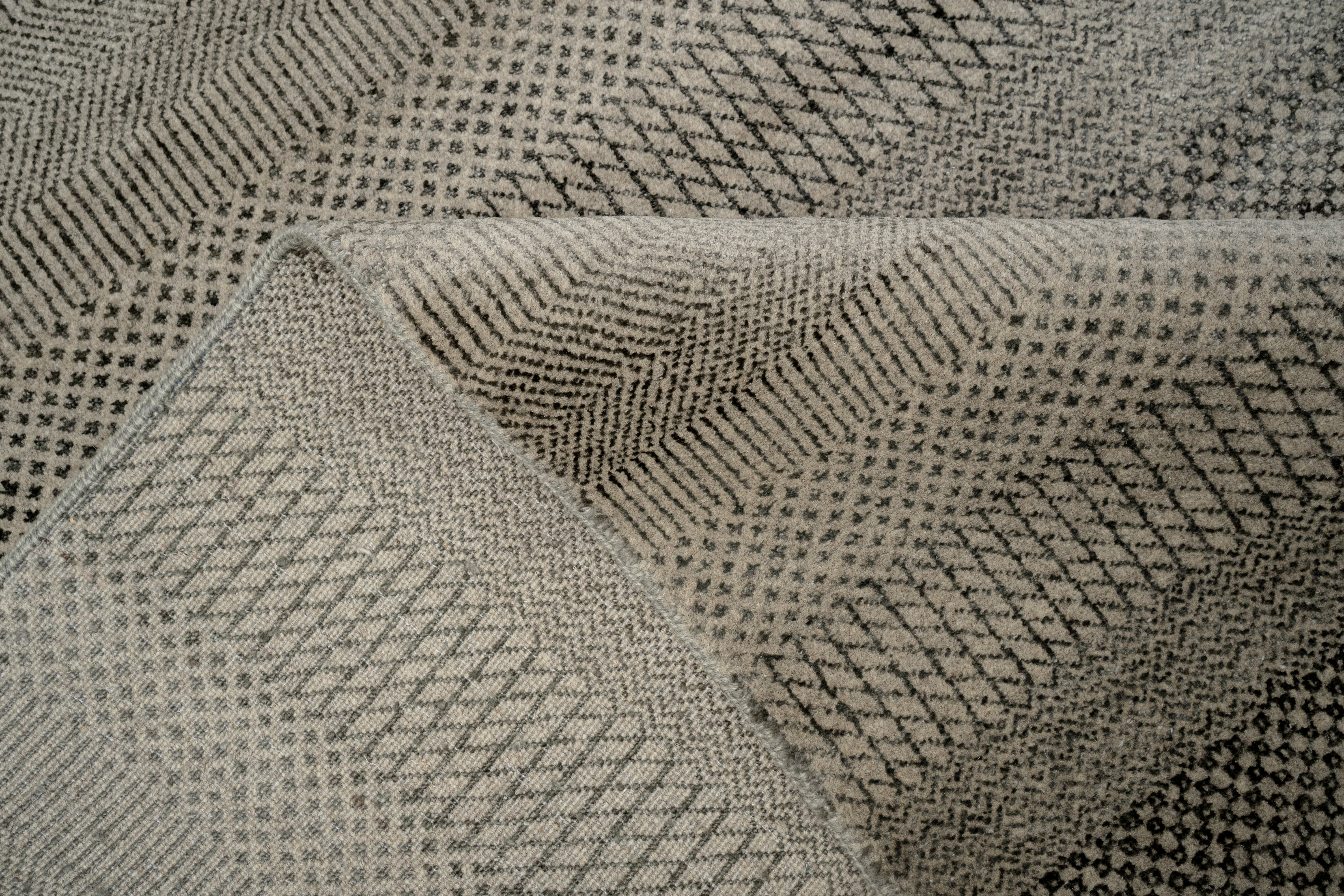 Handknotted Carpet DIA- 1663