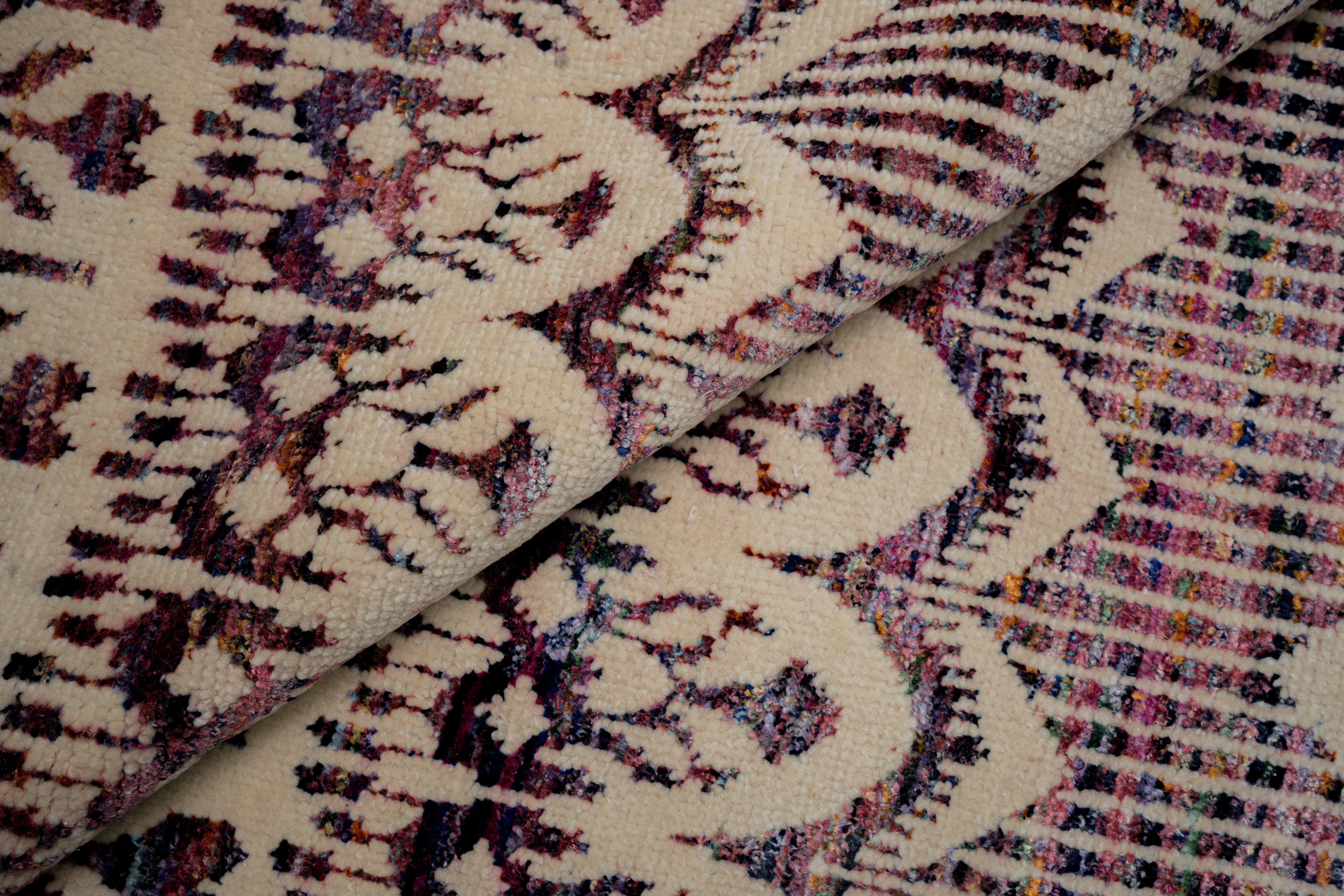 Handknotted Modern Carpet DIA- 3105