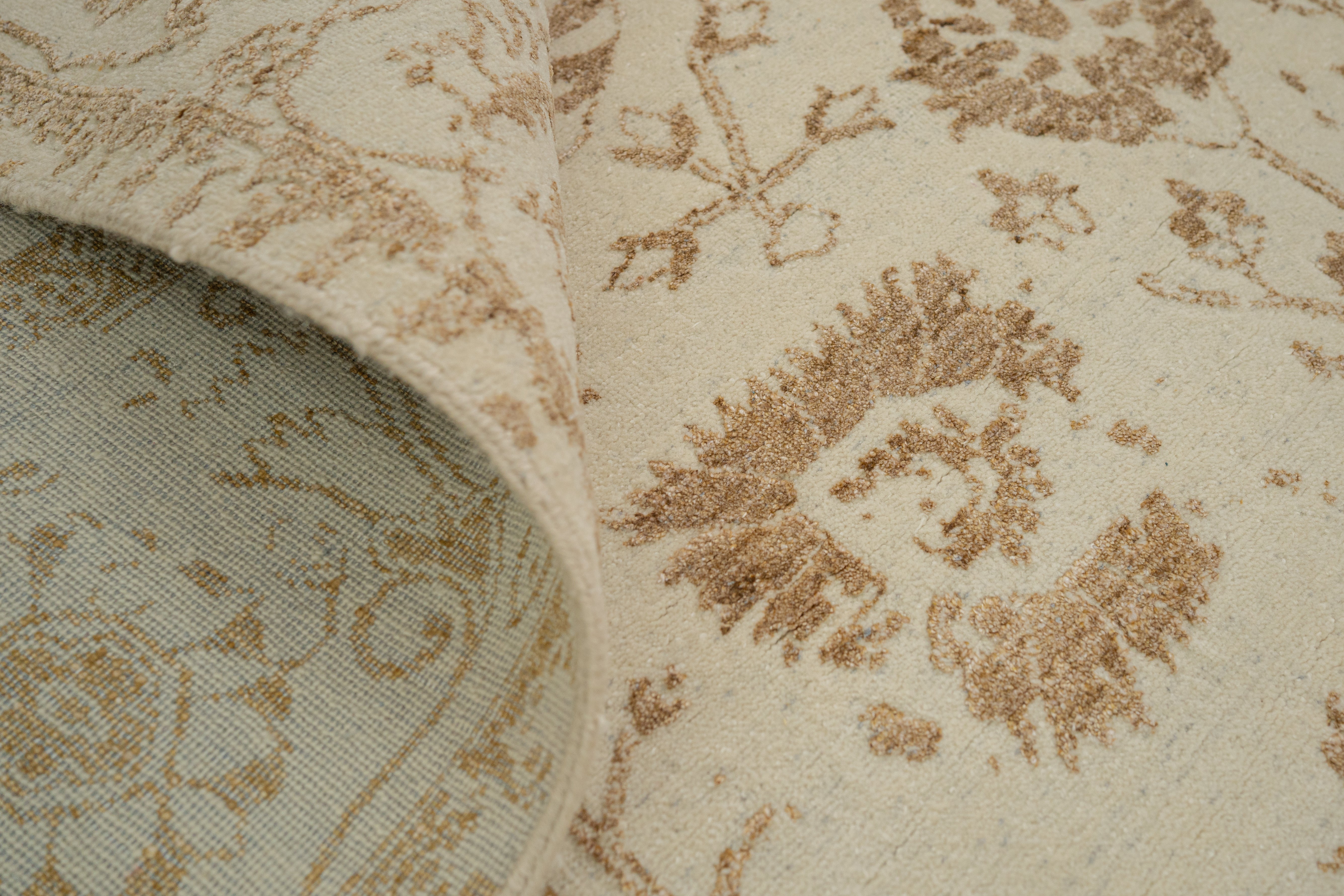 Handknotted Modern Carpet DIA- 4354 VASE 3