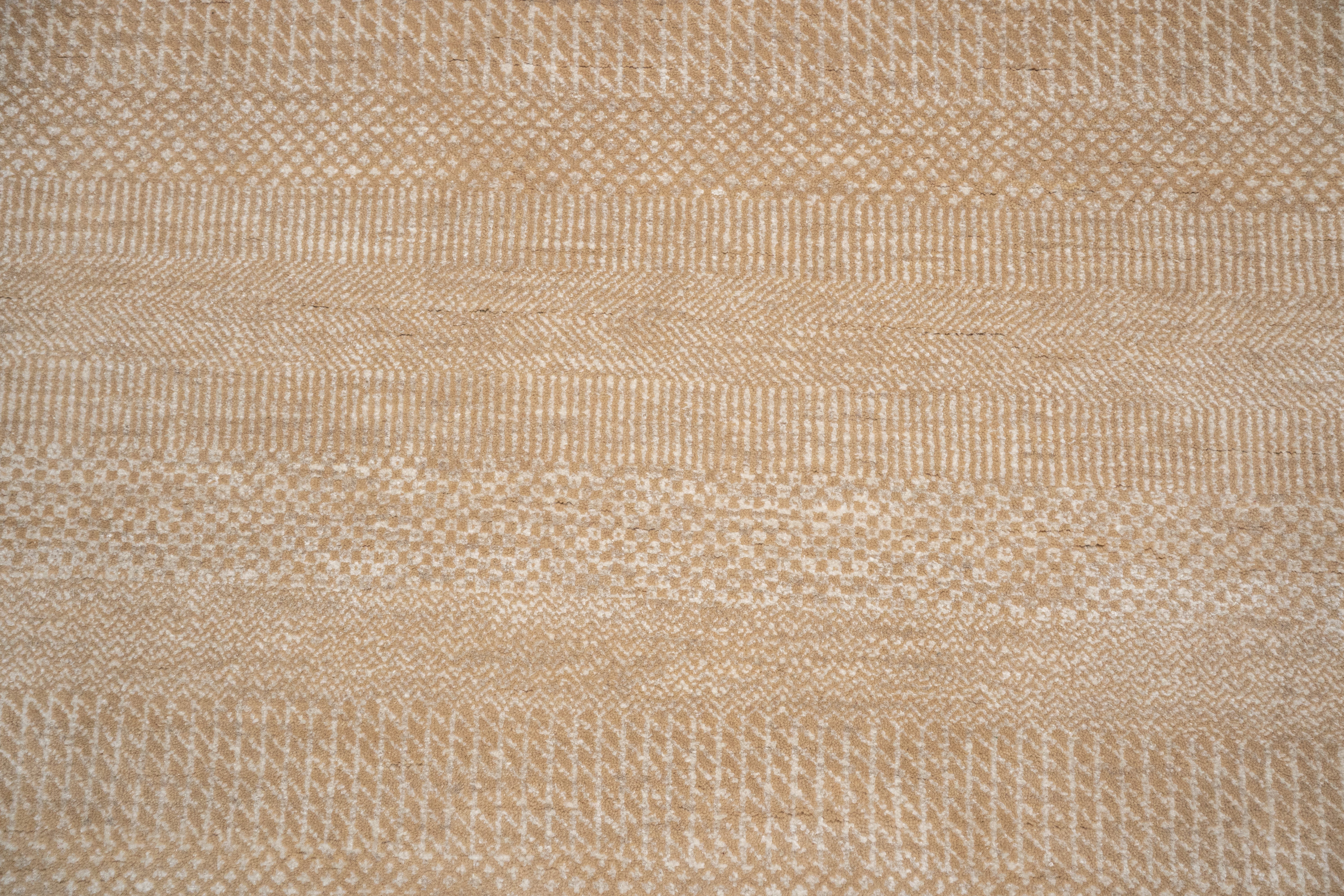 Handknotted Carpet, DIA-908 MCN, Taupe & Ivory