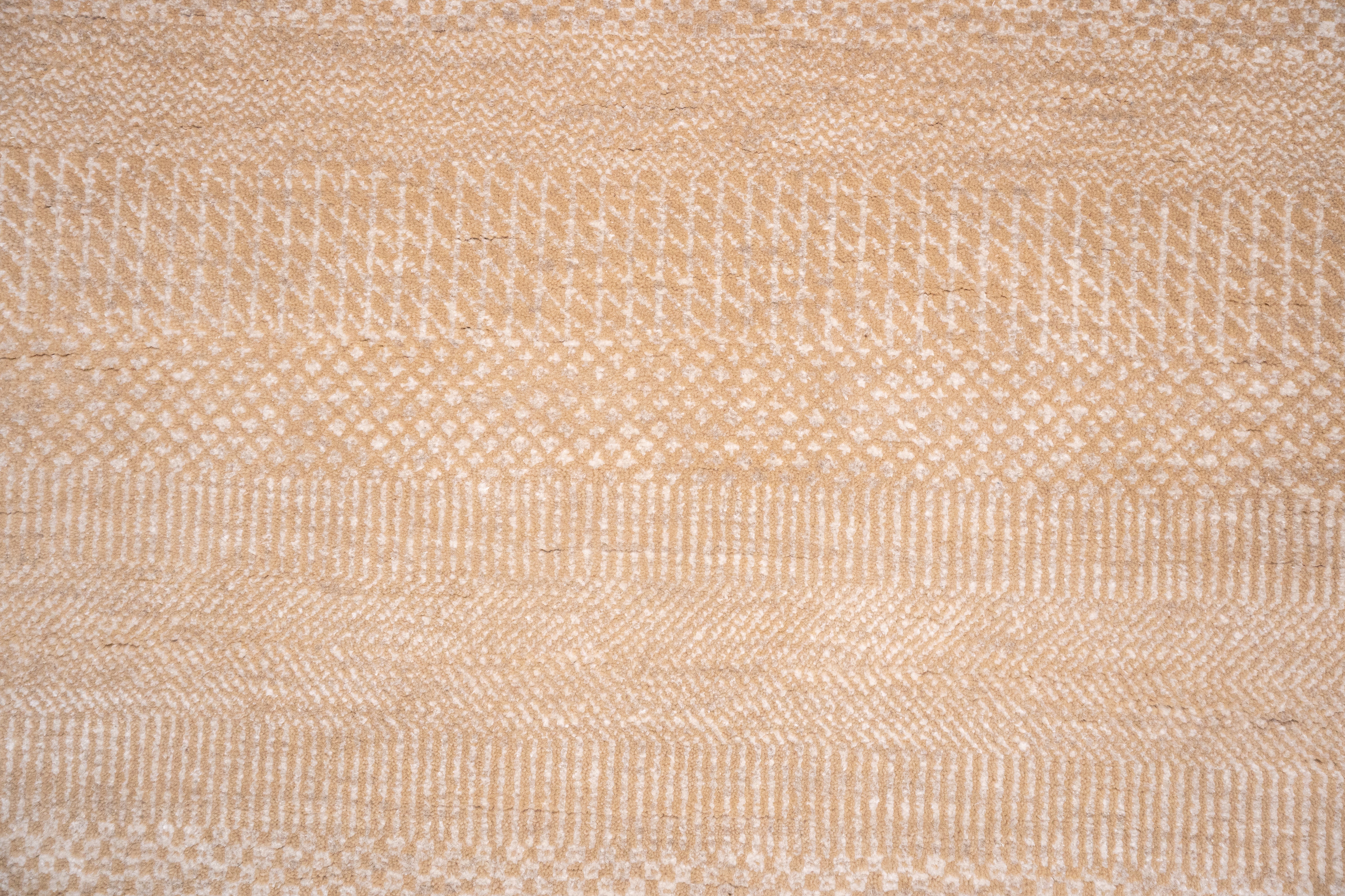 Handknotted  Rug DIA- 908 MCN,  Light Taupe & Champagne