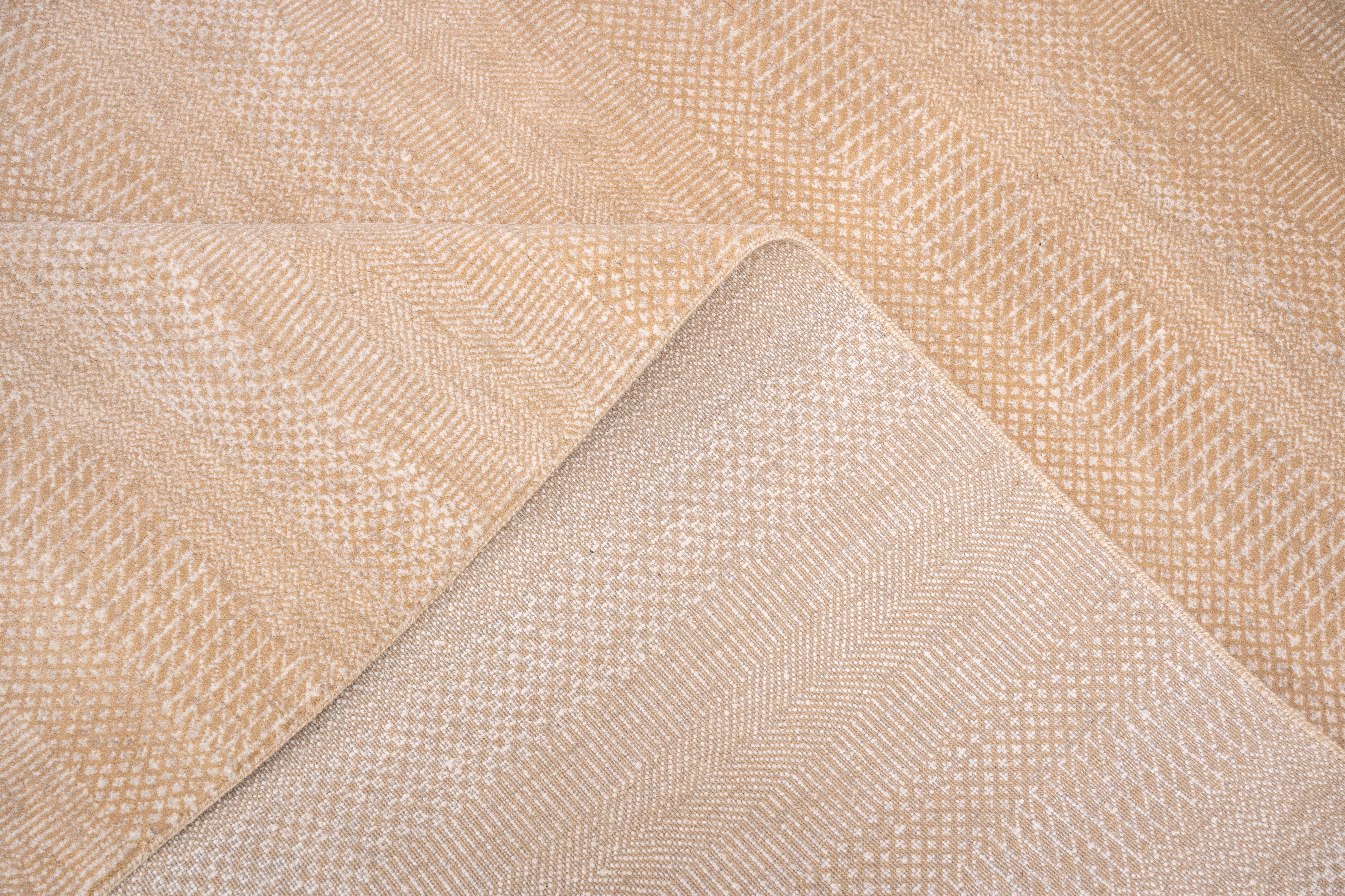 Handknotted  Rug DIA- 908 MCN,  Light Taupe & Champagne