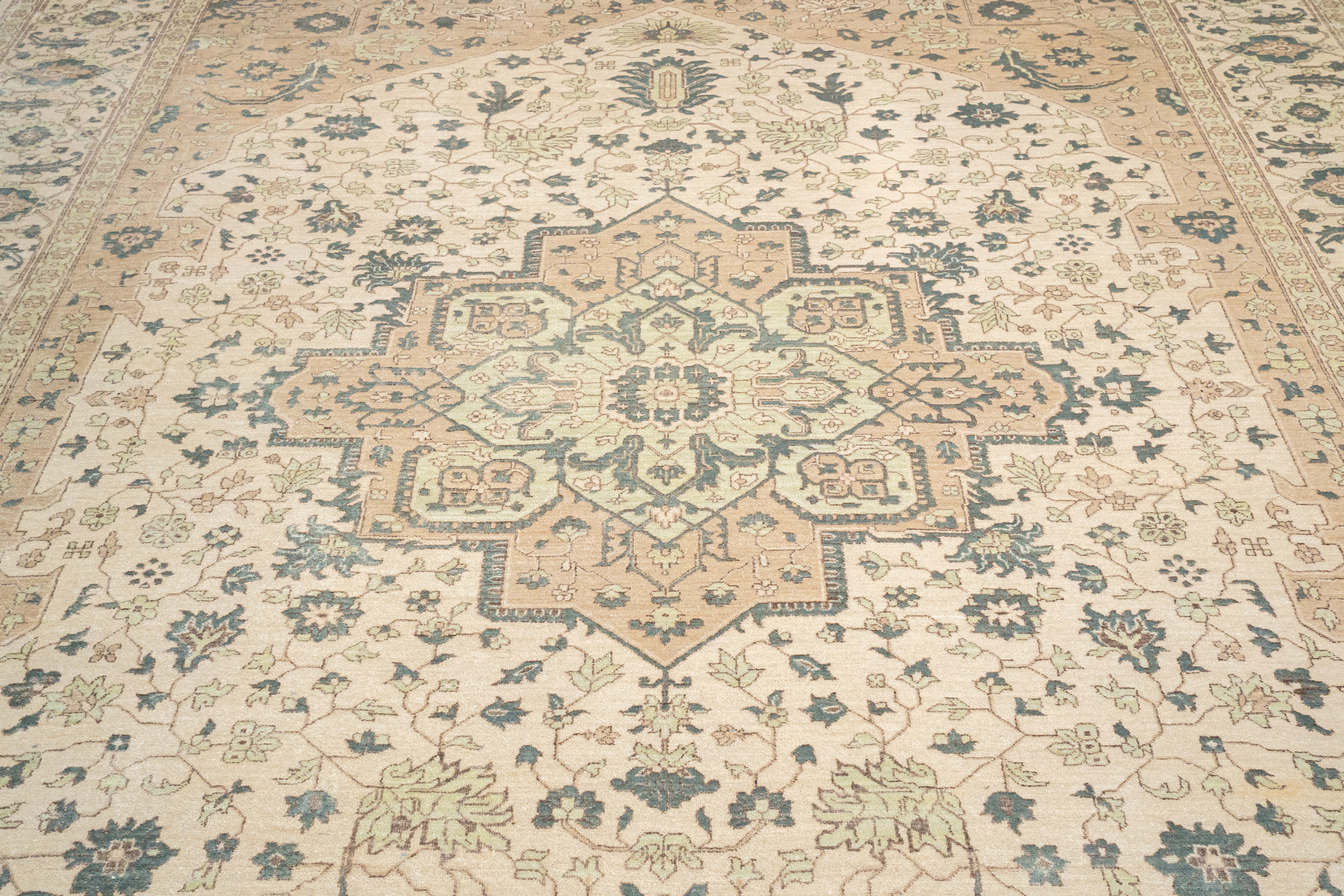 Handknotted Modern Erased Carpet Serapi DIA- 911 Pearl, Dolphin Gray, Dark Vanilla & Smoke