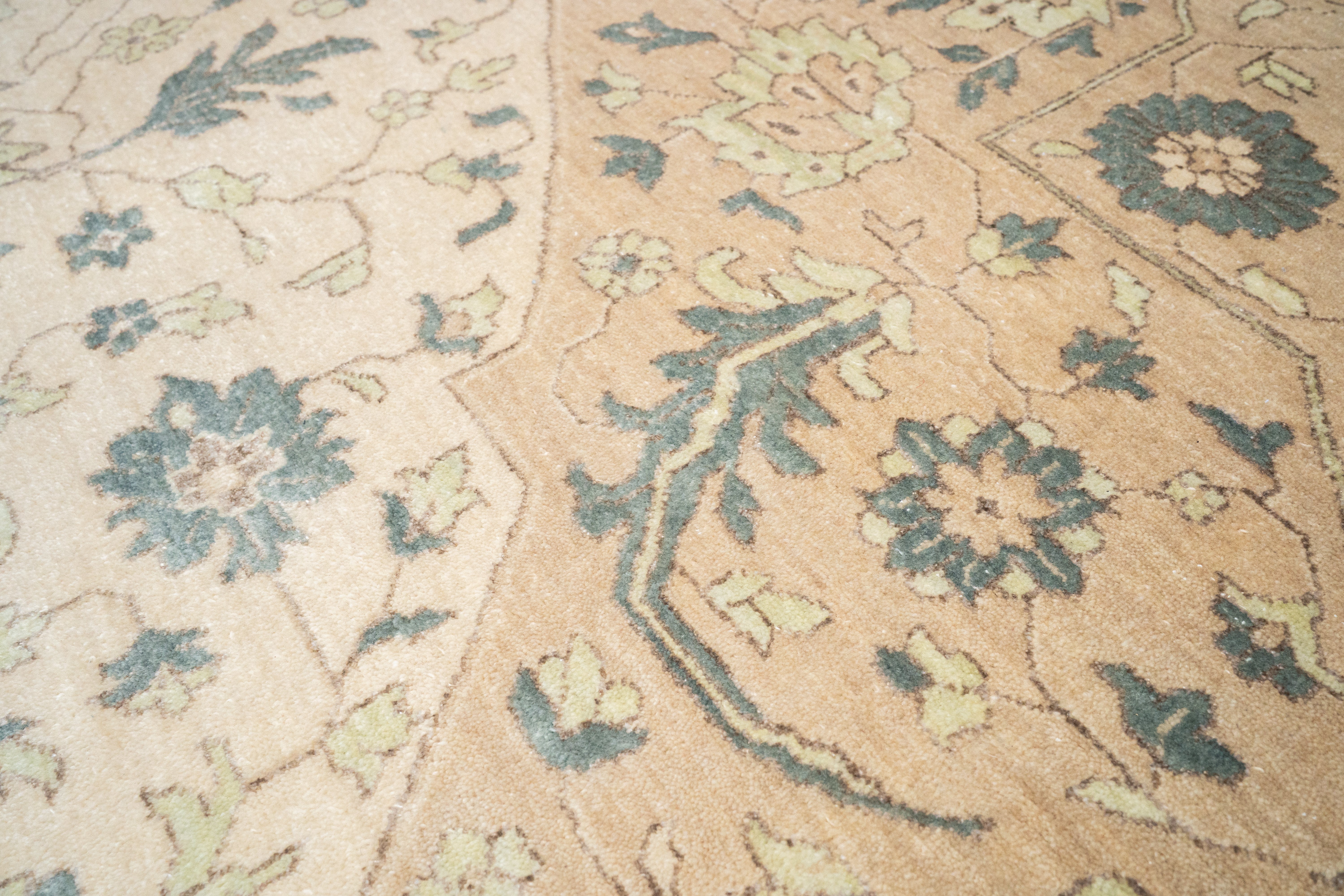 Handknotted Modern Erased Carpet Serapi DIA- 911 Pearl, Dolphin Gray, Dark Vanilla & Smoke