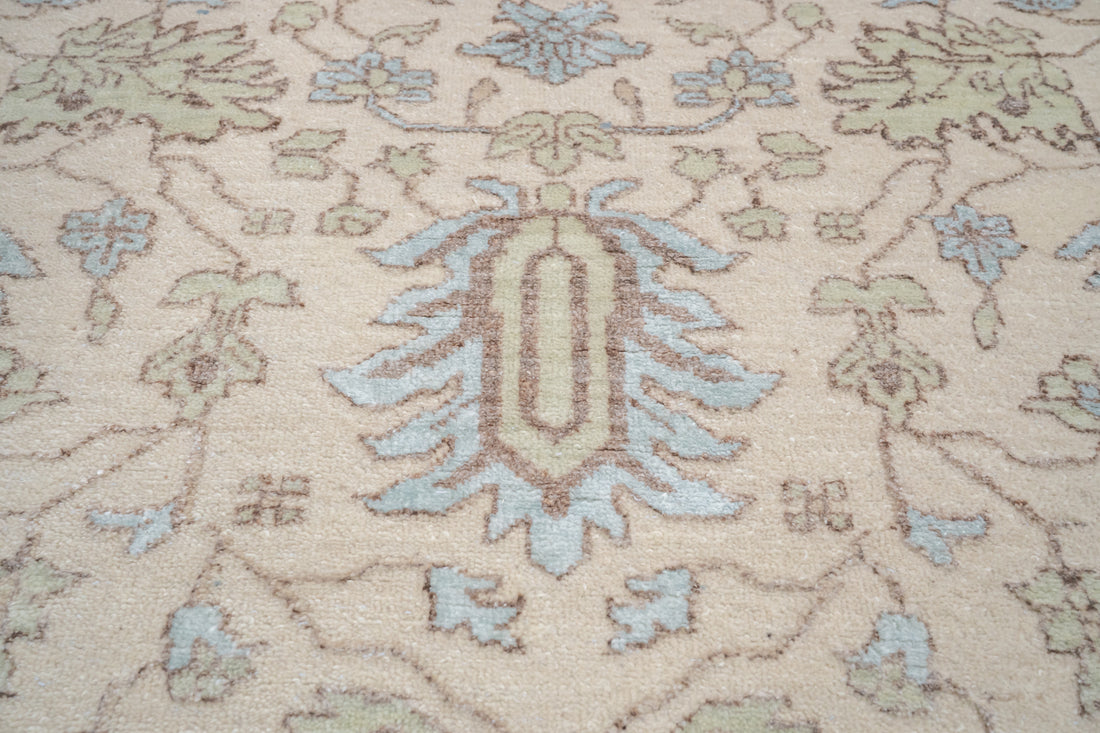 Handknotted Carpet DIA- 923 SERAPI,  Ivory, Beaver & Cool Grey