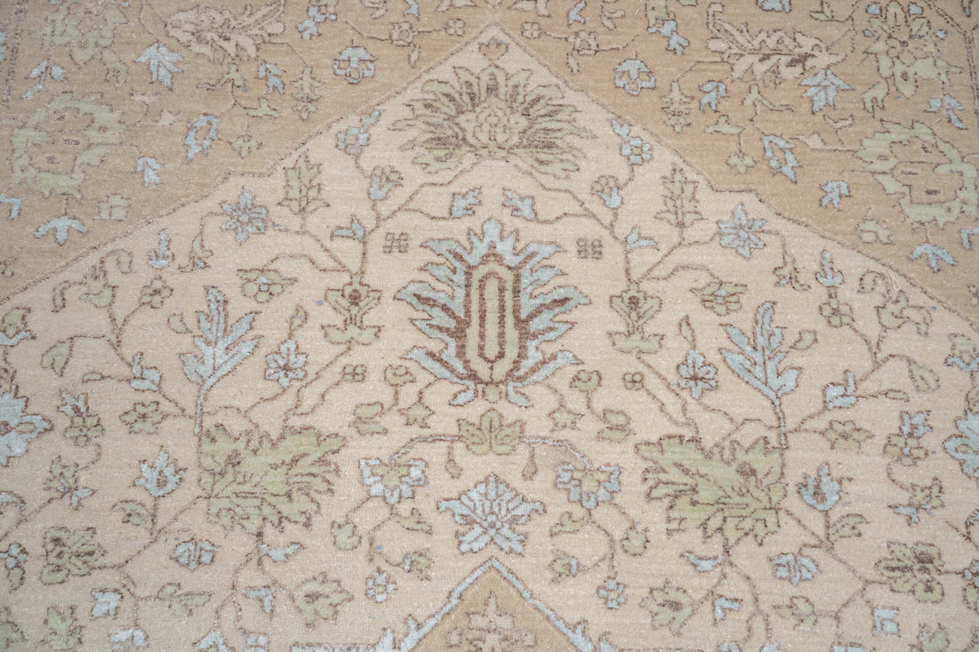 Handknotted Carpet DIA- 923 SERAPI,  Ivory, Beaver & Cool Grey
