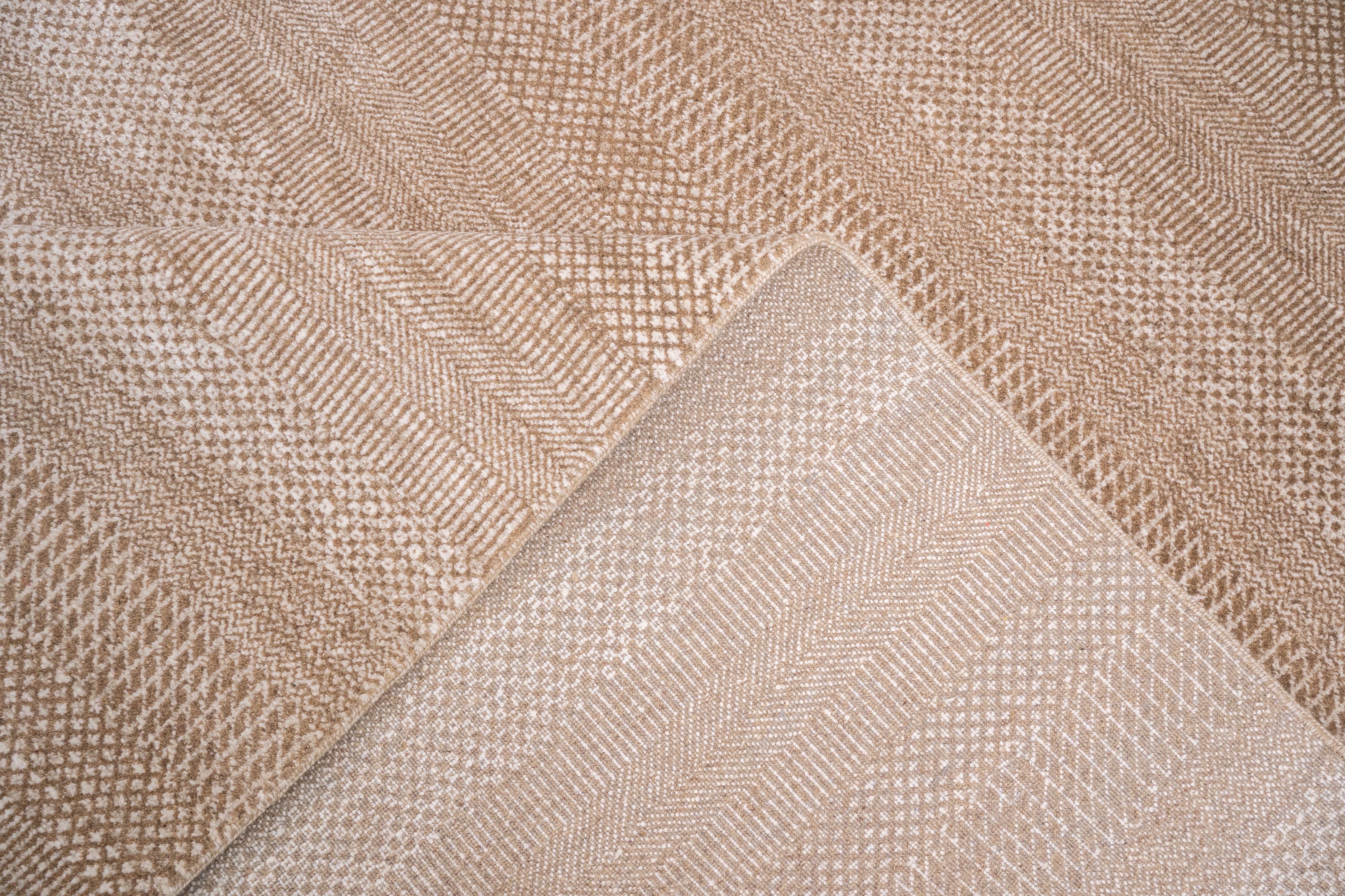 Handknotted Rug DIA- 935 MCN, Beaver & White Chocolate