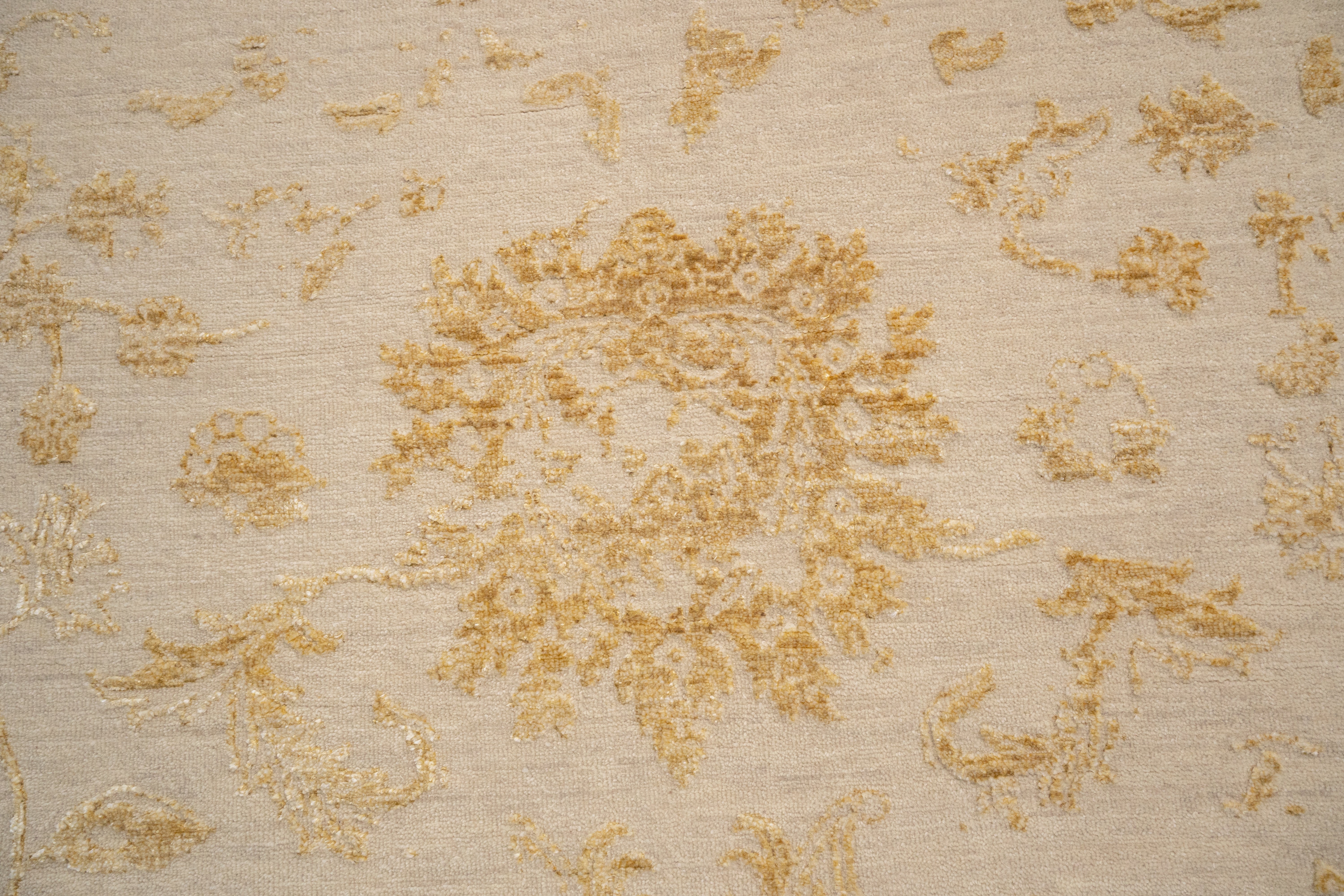 Handknotted Carpet, DIA- 939 VASE 3,French Beige & Wheat