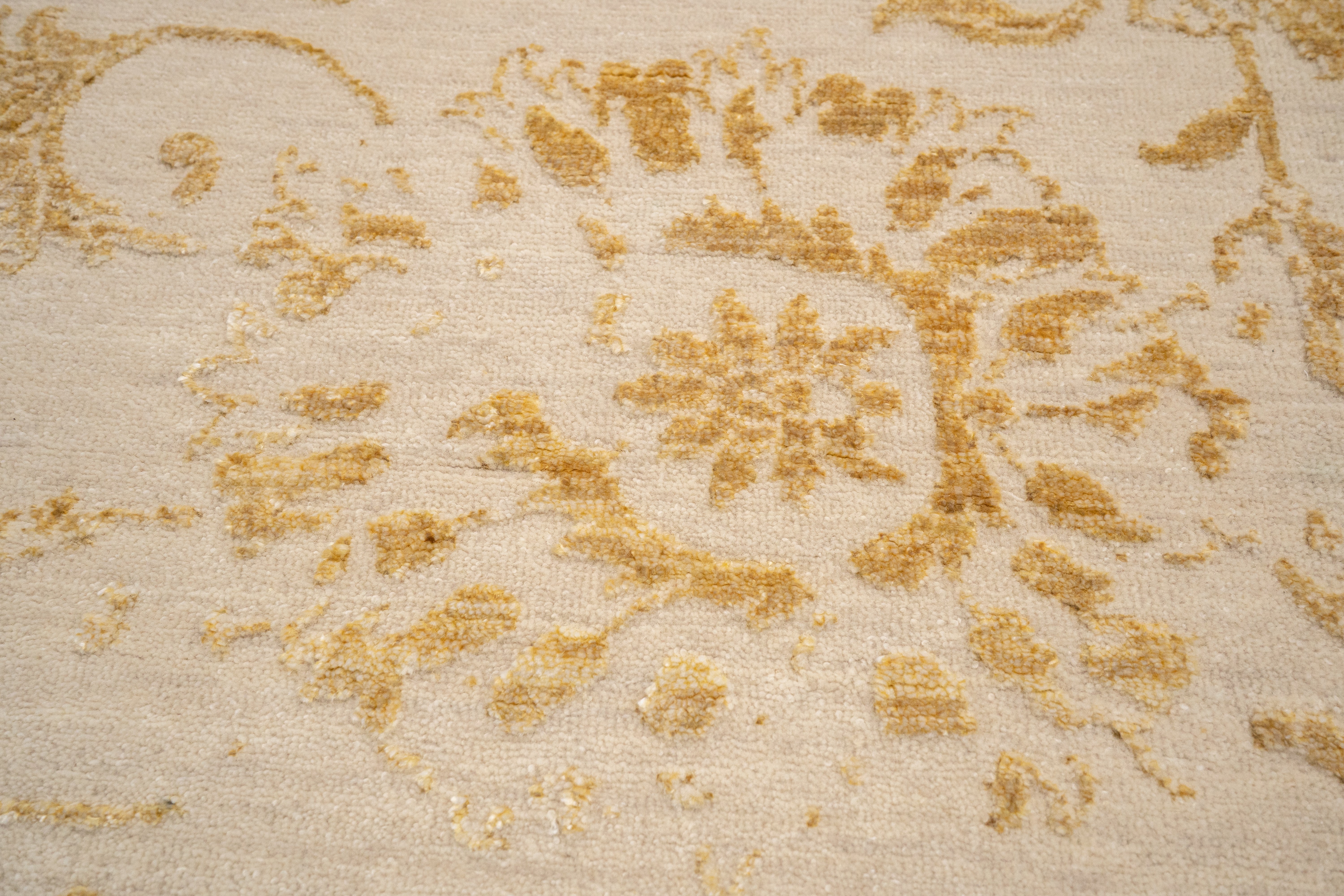 Handknotted Carpet, DIA- 939 VASE 3,French Beige & Wheat