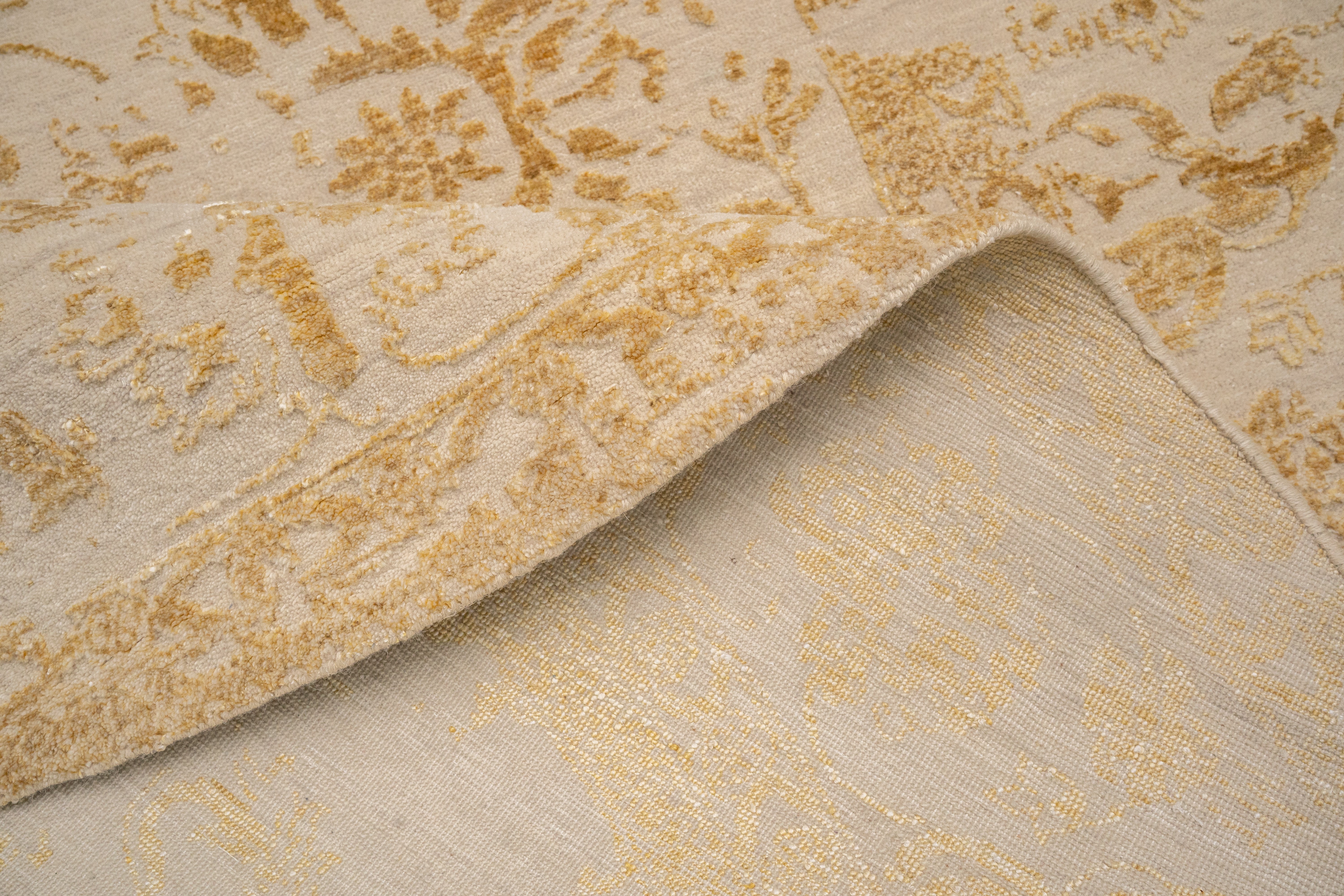 Handknotted Carpet, DIA- 939 VASE 3,French Beige & Wheat