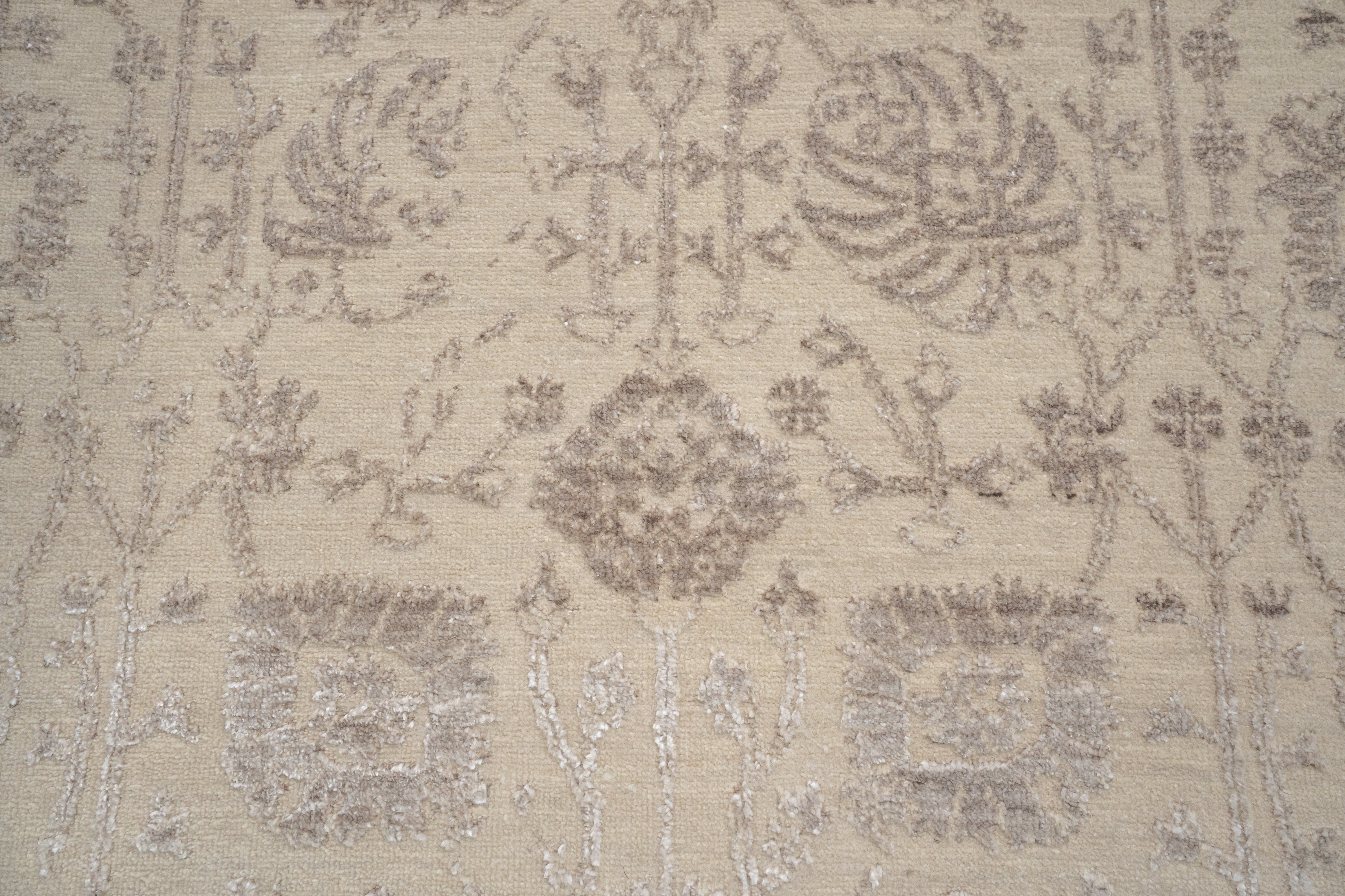 Handknotted Rug  DIA- 945 VASE 3 Ivory & Brown