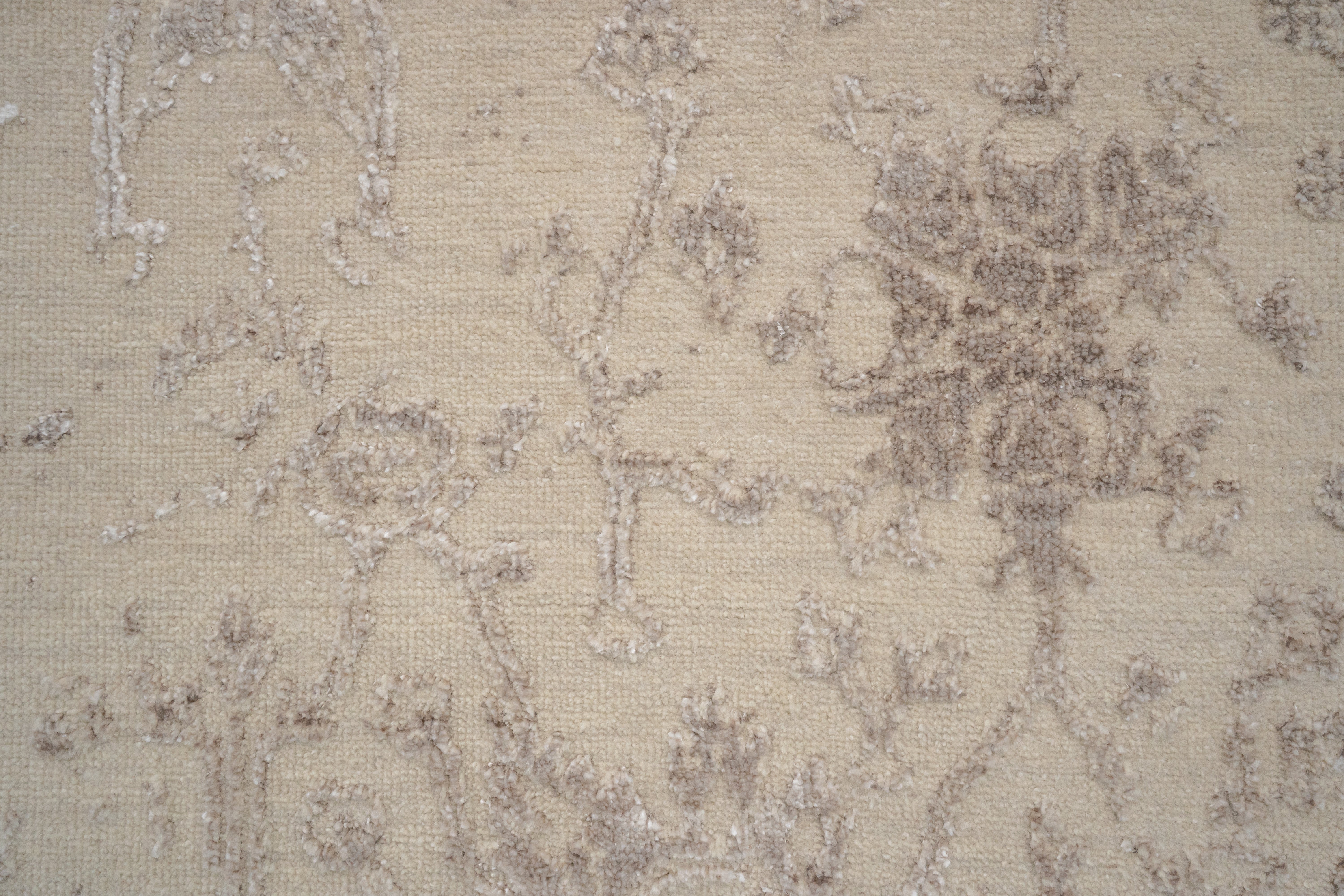 Handknotted Rug  DIA- 945 VASE 3 Ivory & Brown