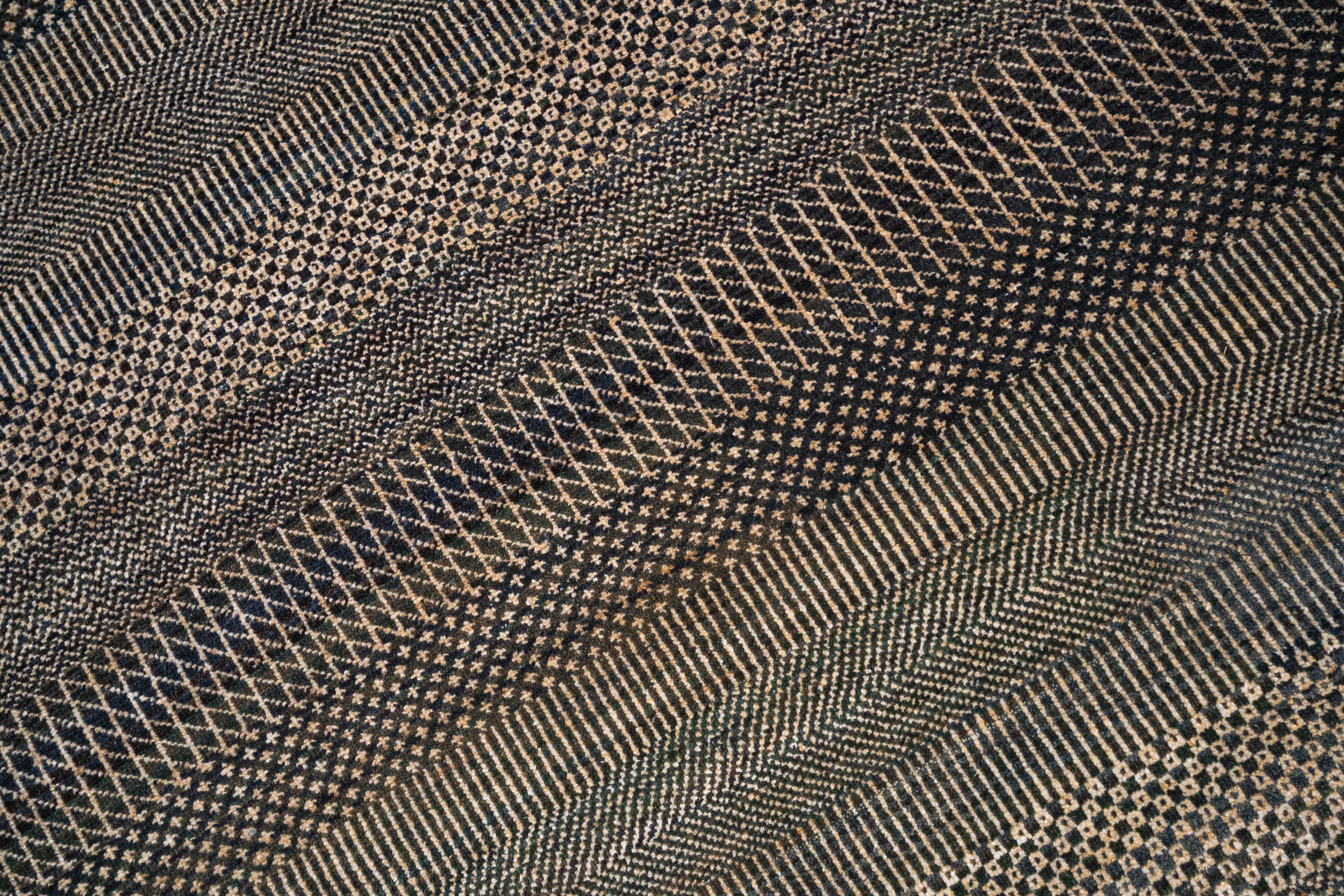 Handknotted Carpet, DIA- 948 MCN, Light Taupe & Black Olive