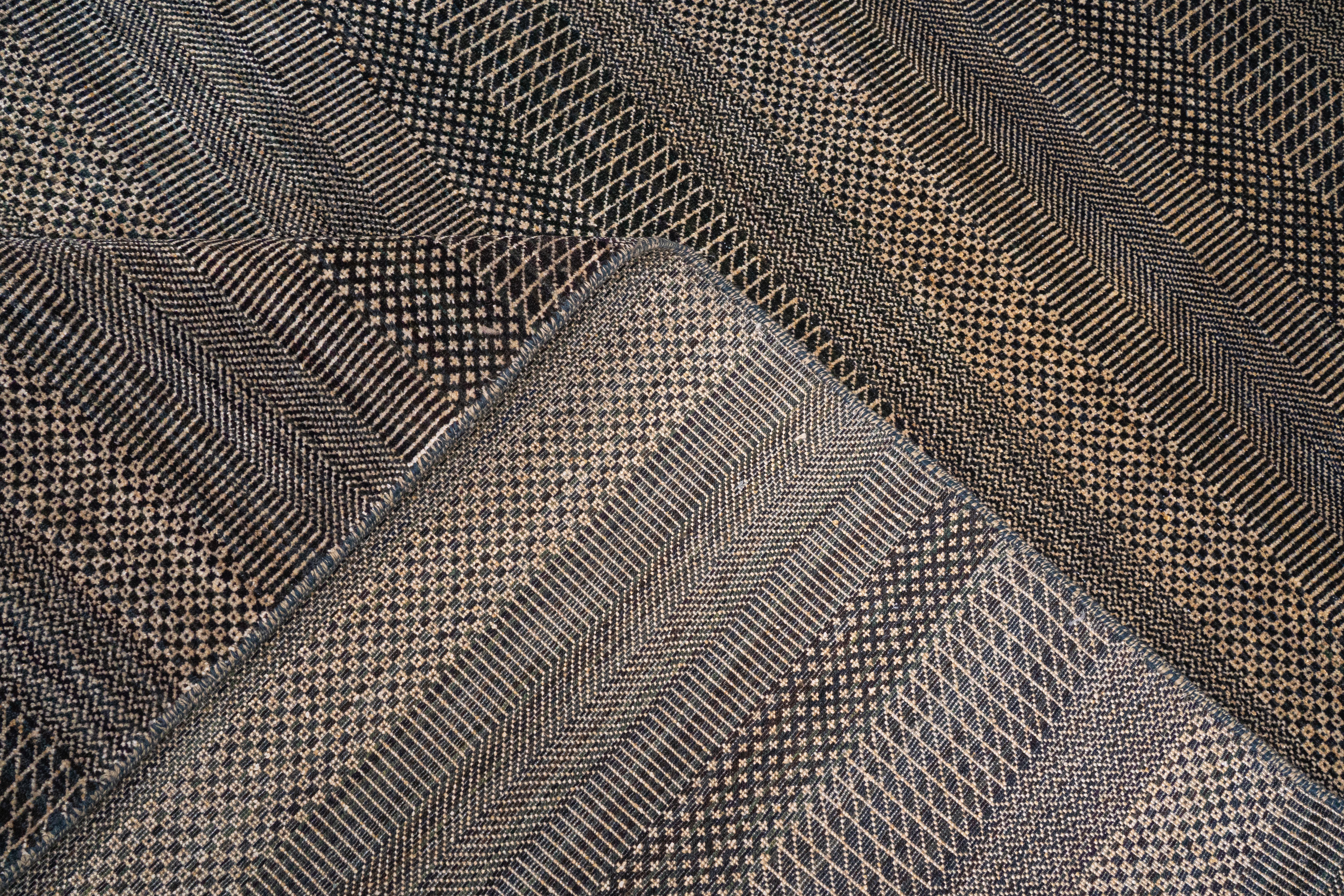 Handknotted Carpet, DIA- 948 MCN, Light Taupe & Black Olive