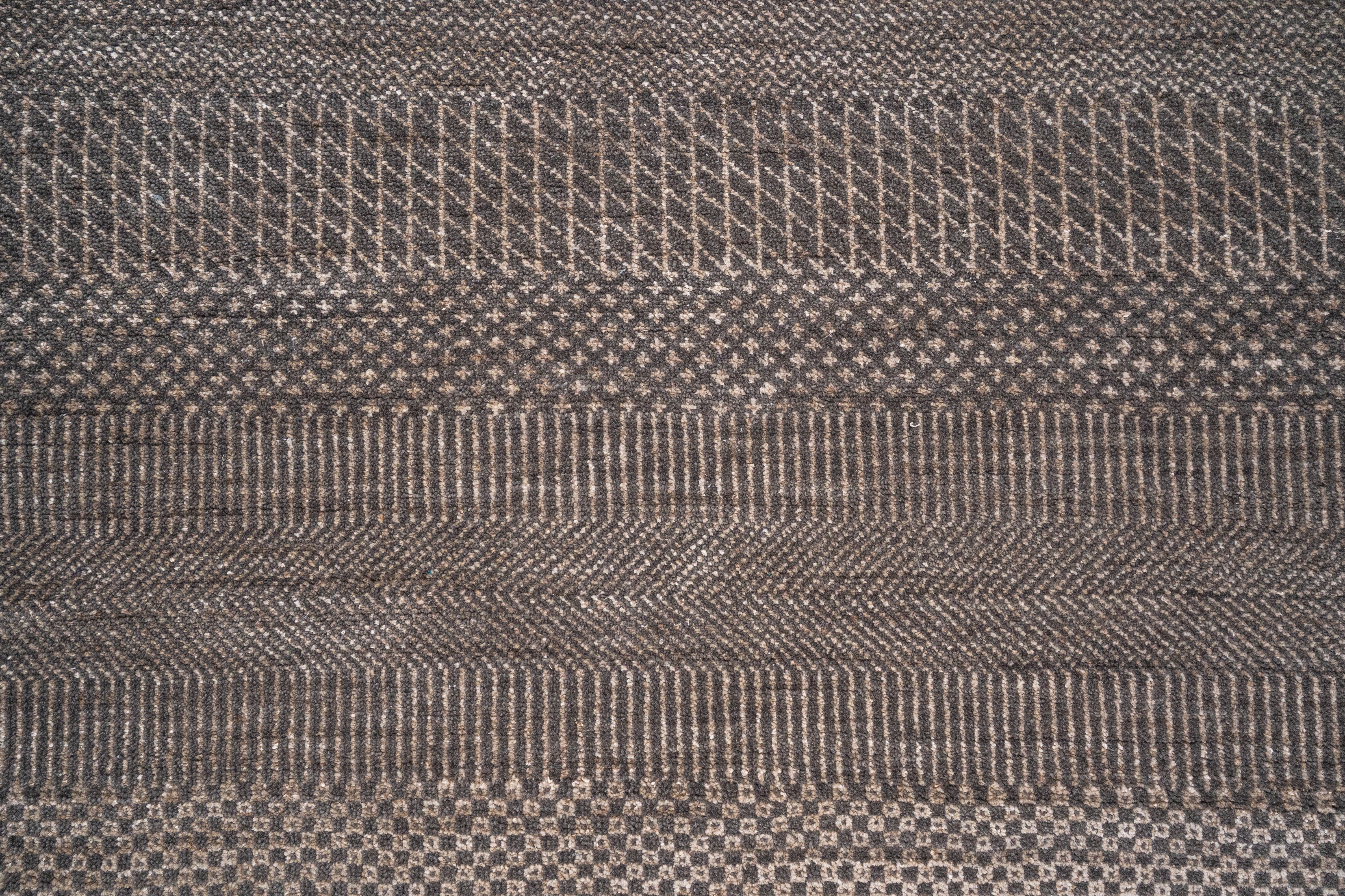Handknotted Carpet, DIA- 952 MCN, Silver Pink & Wenge