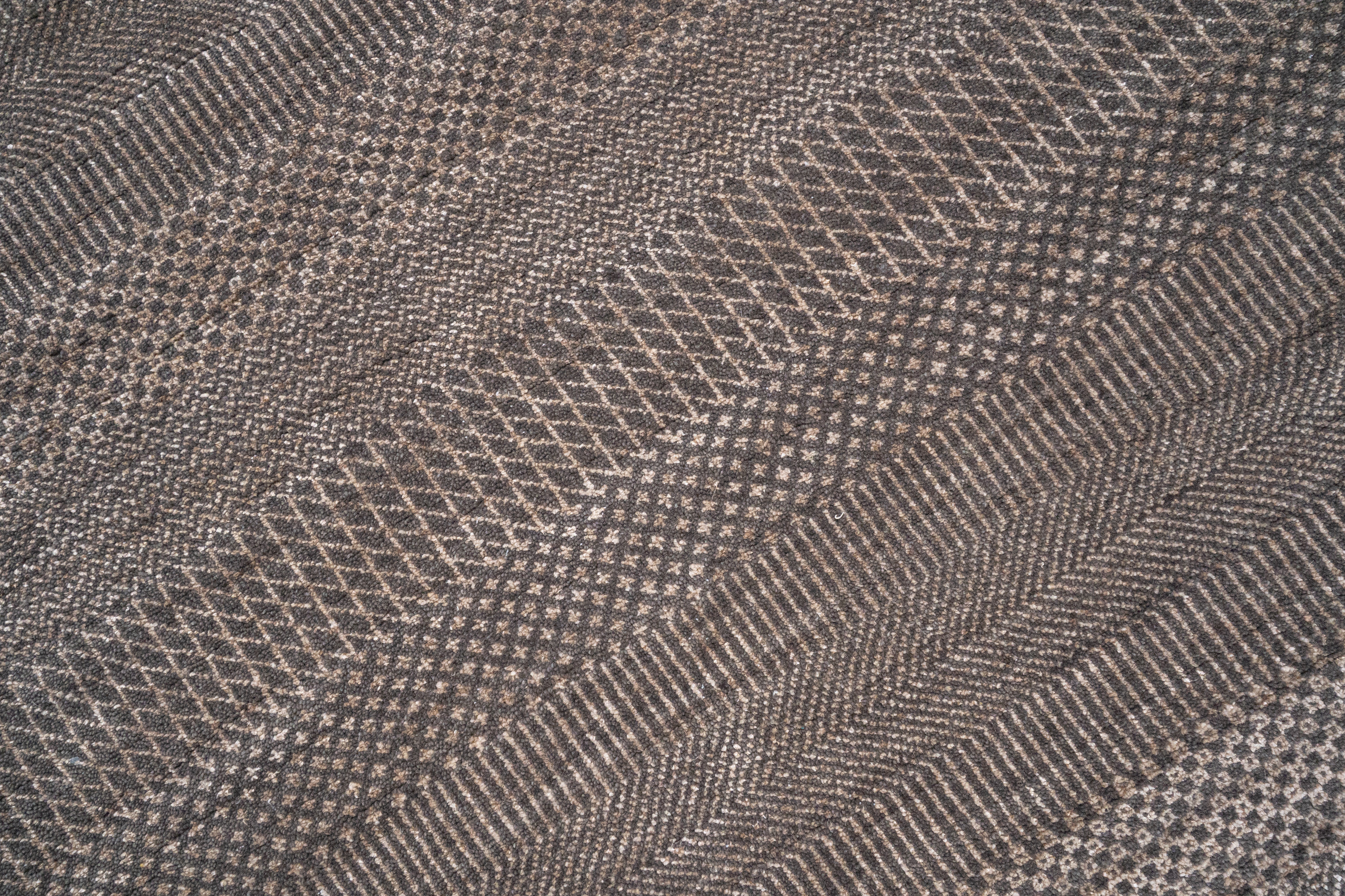 Handknotted Carpet, DIA- 952 MCN, Silver Pink & Wenge