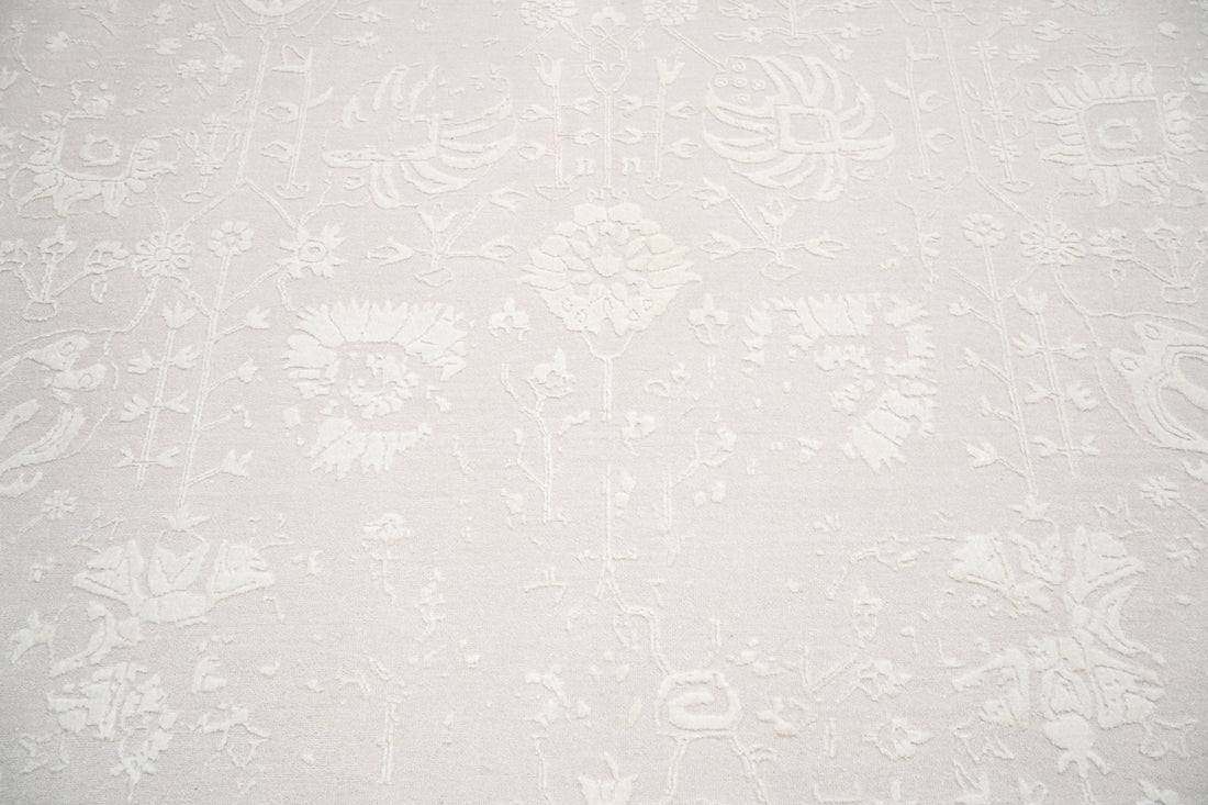 Handknotted Rug  DIA- 960 VASE 3,  Ivory & Ivory