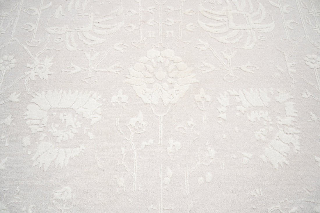 Handknotted Rug  DIA- 960 VASE 3,  Ivory & Ivory