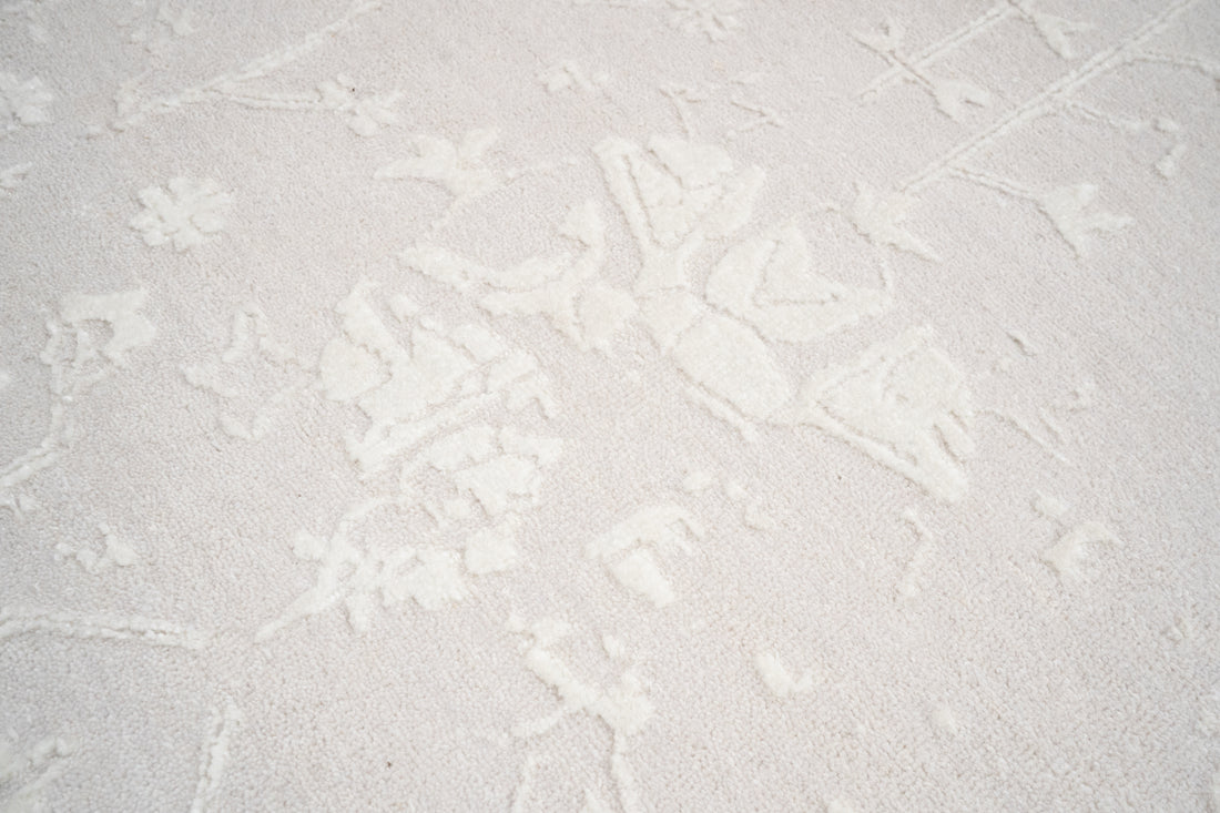 Handknotted Rug  DIA- 960 VASE 3,  Ivory & Ivory