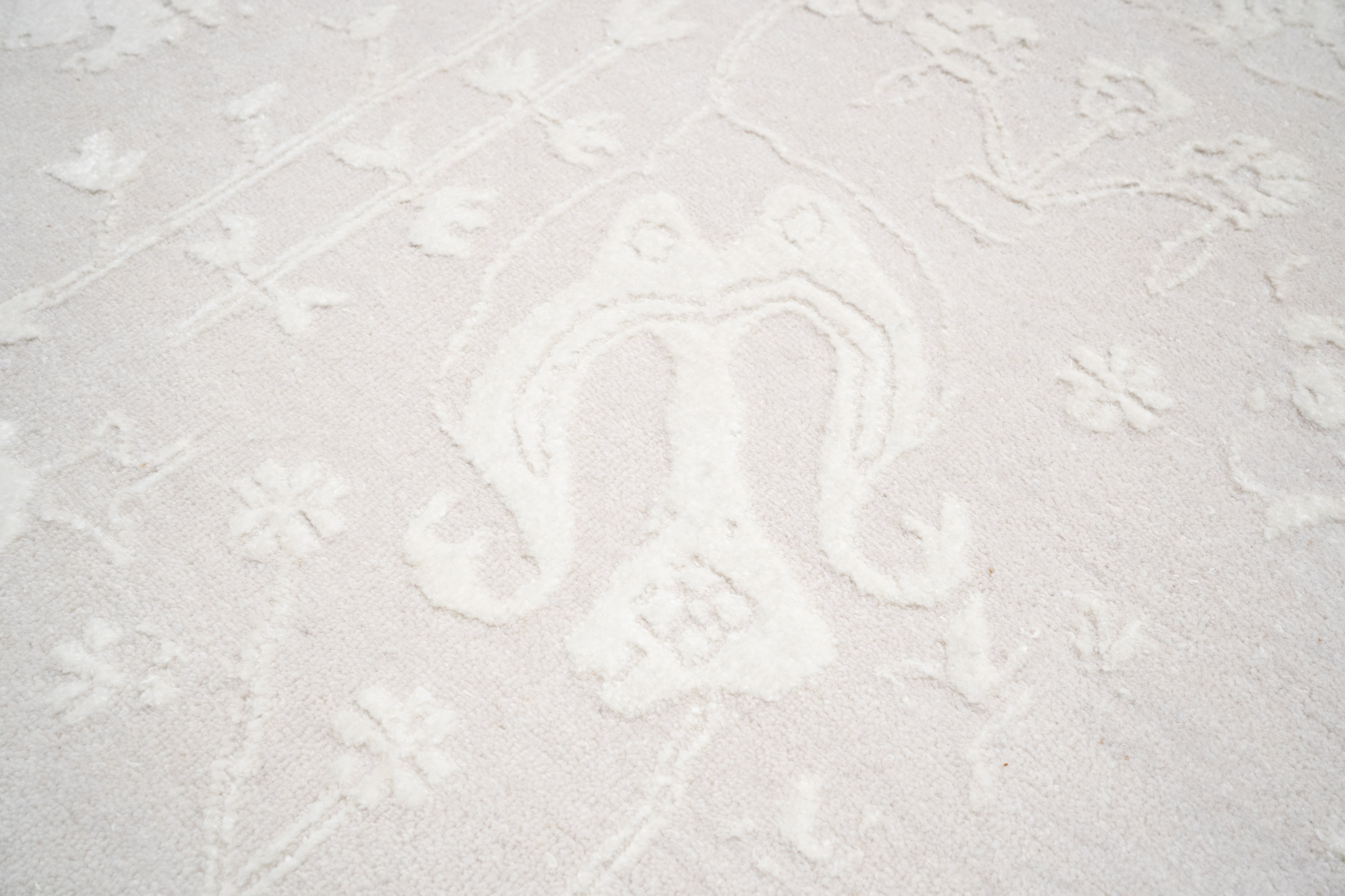 Handknotted Rug  DIA- 960 VASE 3,  Ivory & Ivory