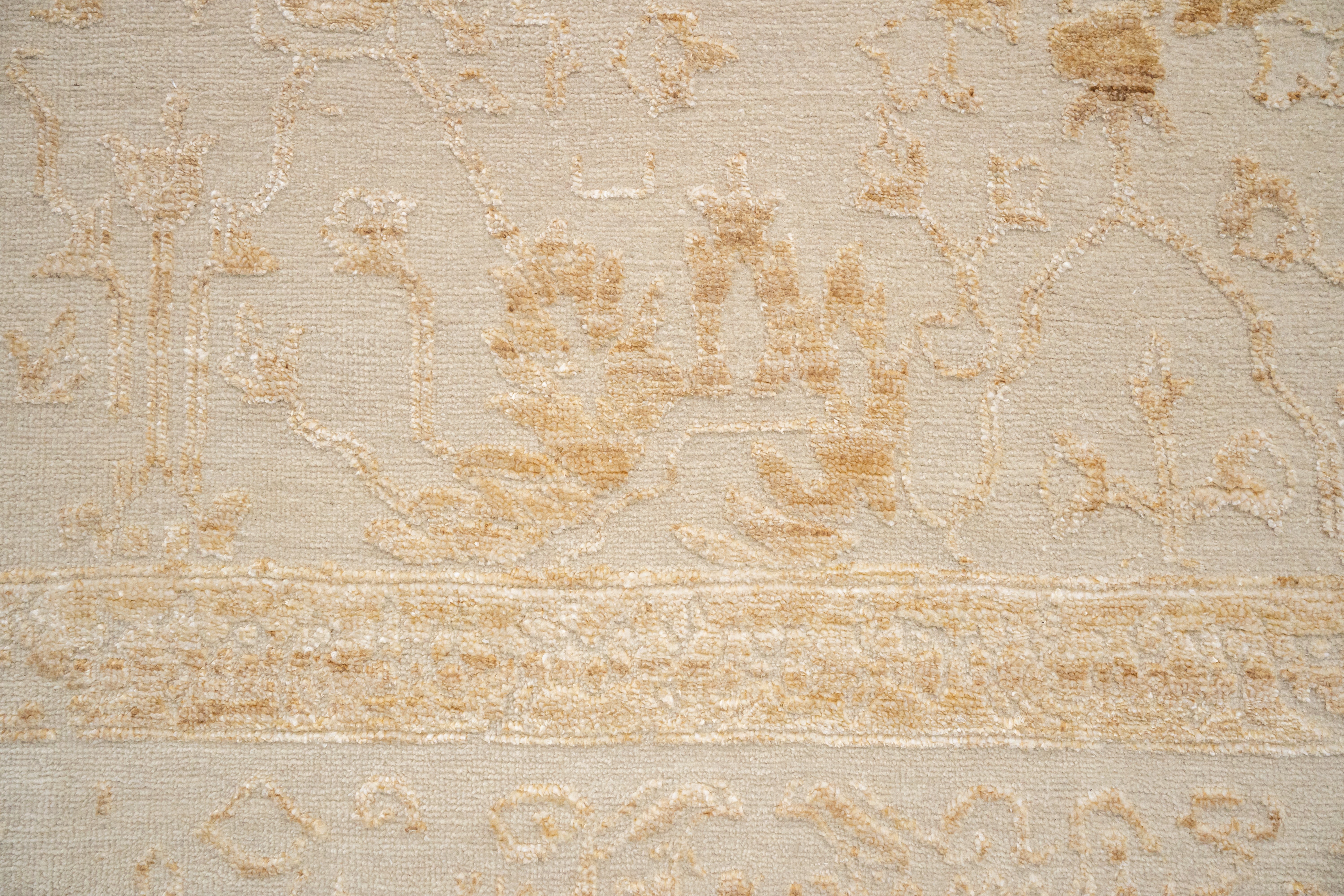 Handknotted Carpet DIA- 974 VASE 3, Pastel Ivory & French Beige