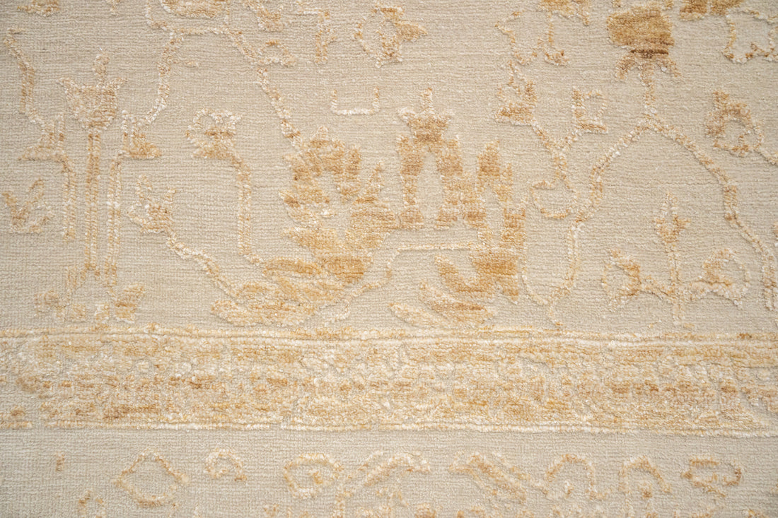 Handknotted Carpet DIA- 974 VASE 3, Pastel Ivory & French Beige