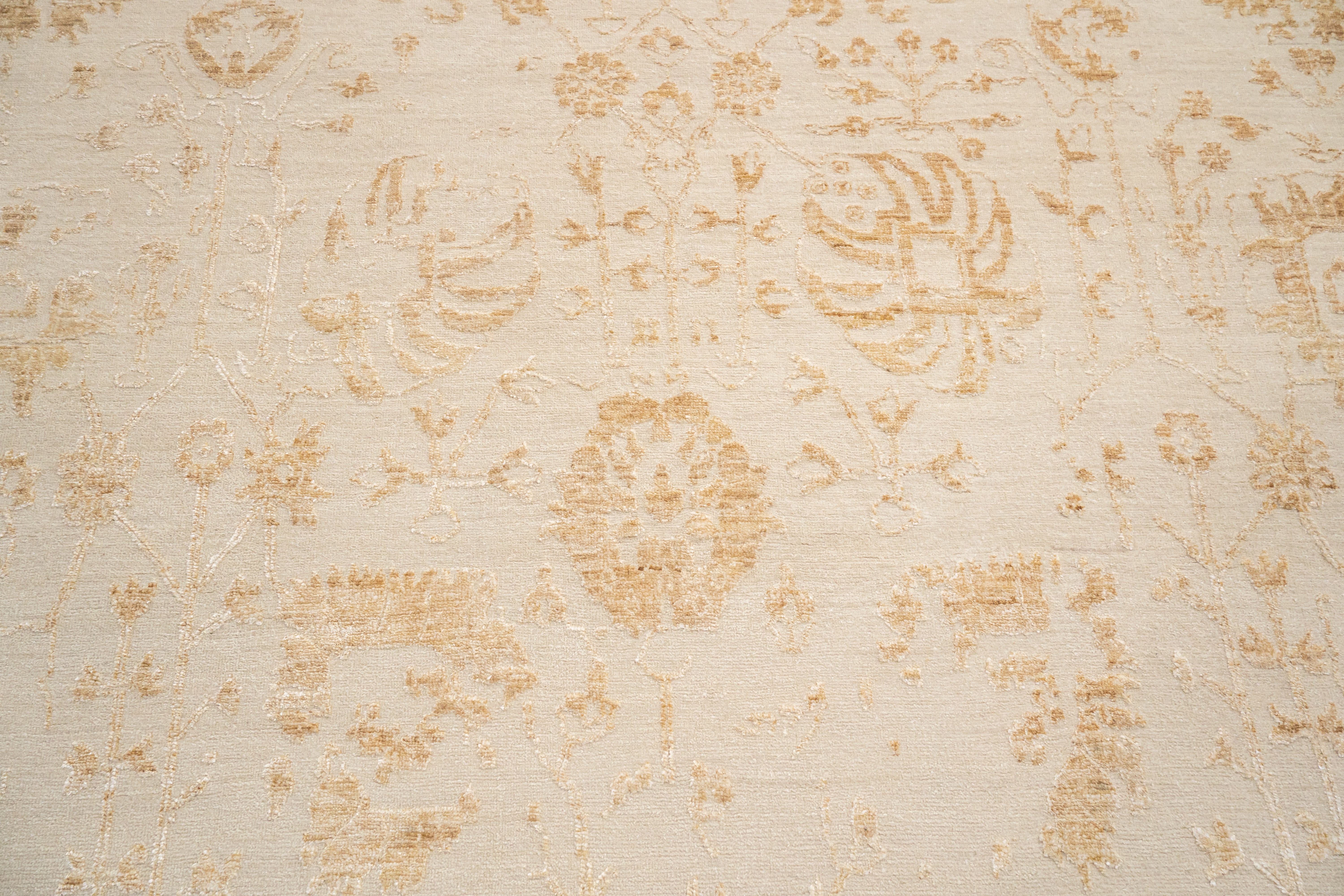 Handknotted Carpet DIA- 974 VASE 3, Pastel Ivory & French Beige