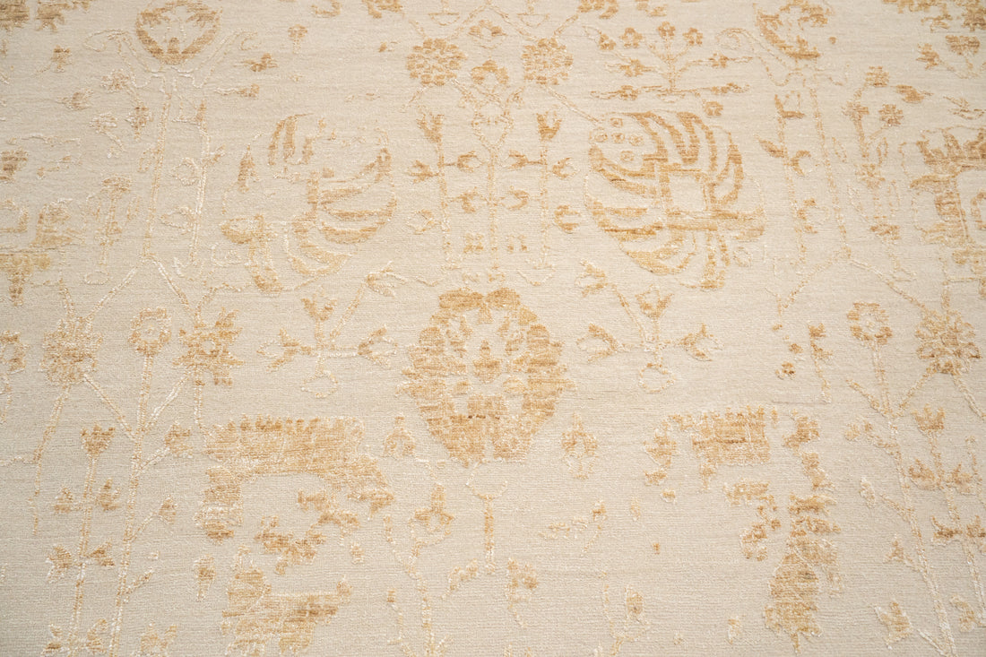 Handknotted Carpet DIA- 974 VASE 3, Pastel Ivory & French Beige