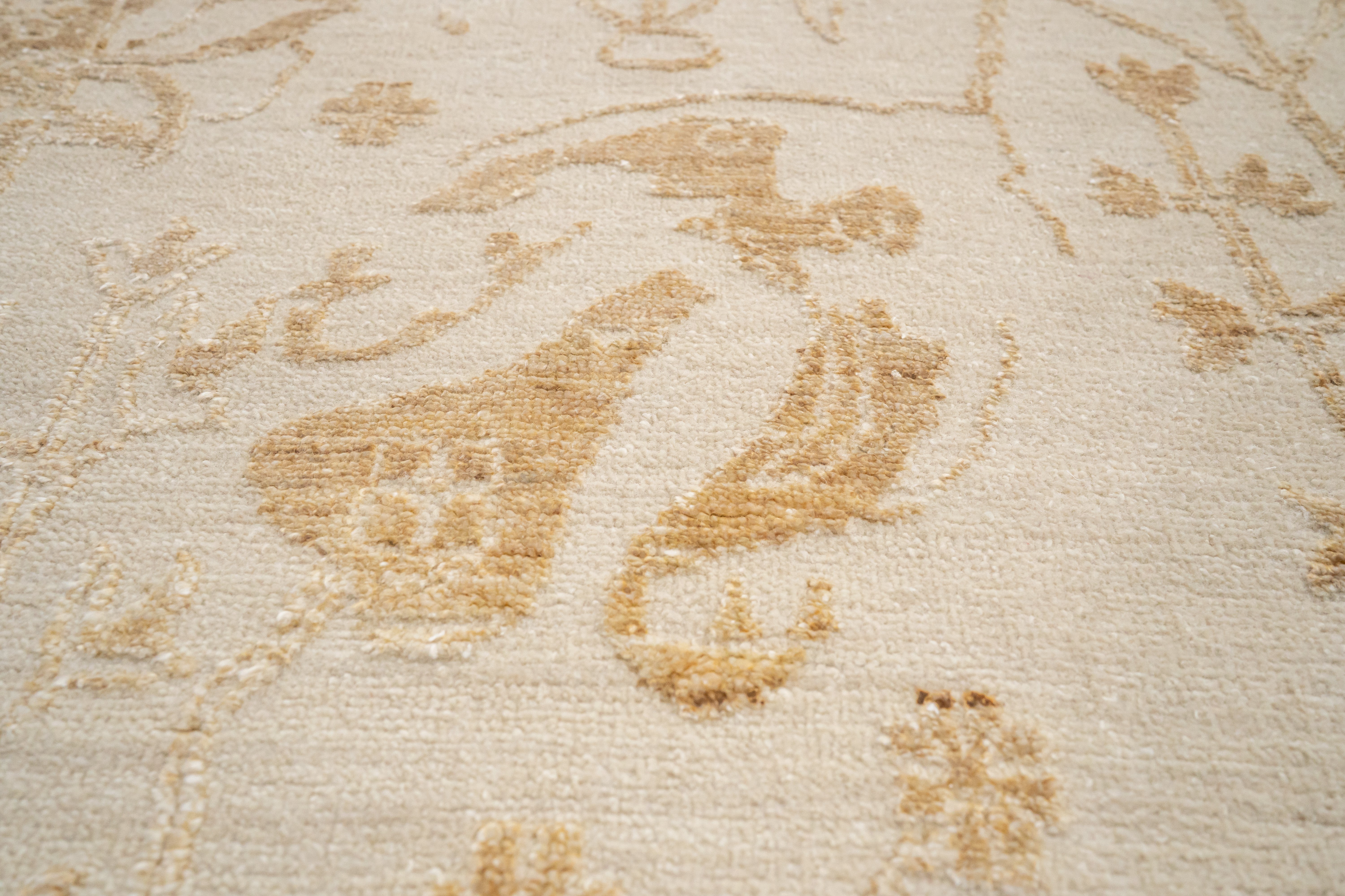 Handknotted Carpet DIA- 974 VASE 3, Pastel Ivory & French Beige