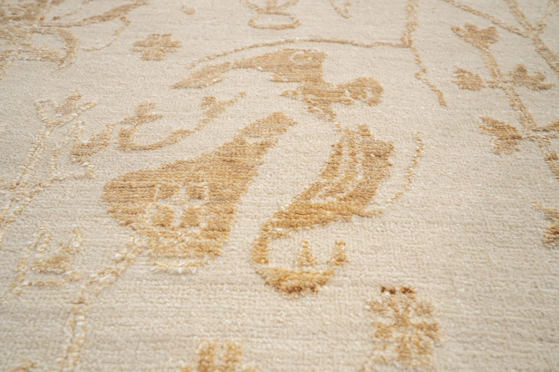 Handknotted Carpet DIA- 974 VASE 3, Pastel Ivory & French Beige