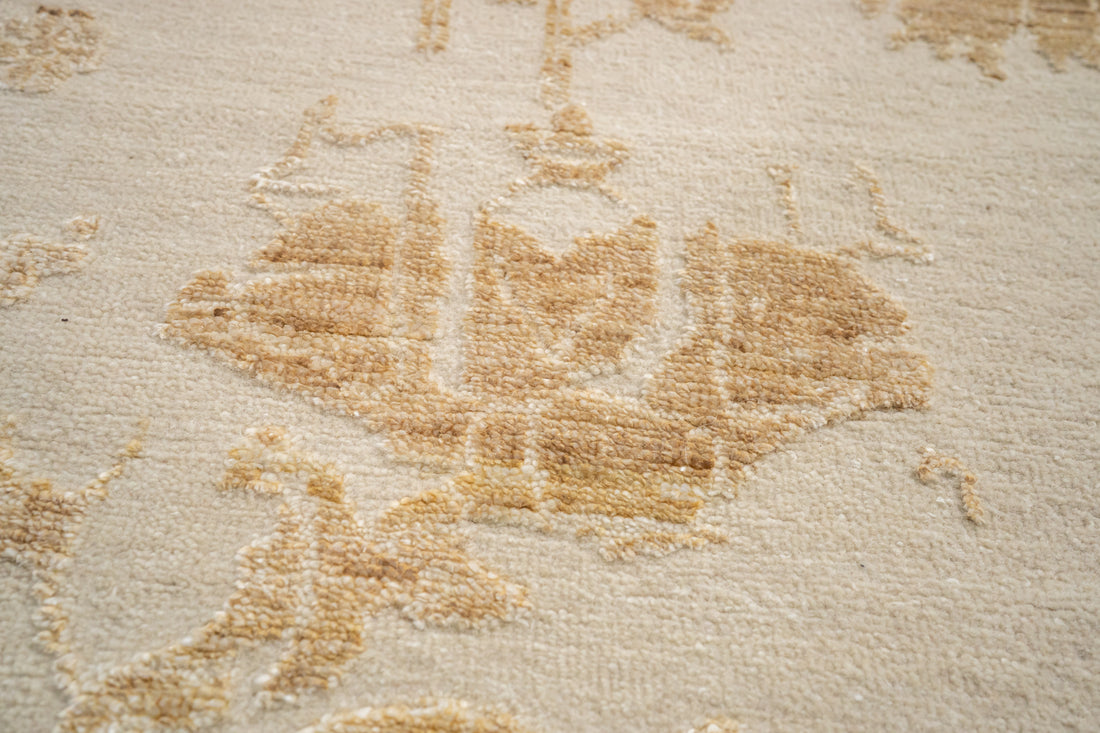 Handknotted Carpet DIA- 974 VASE 3, Pastel Ivory & French Beige