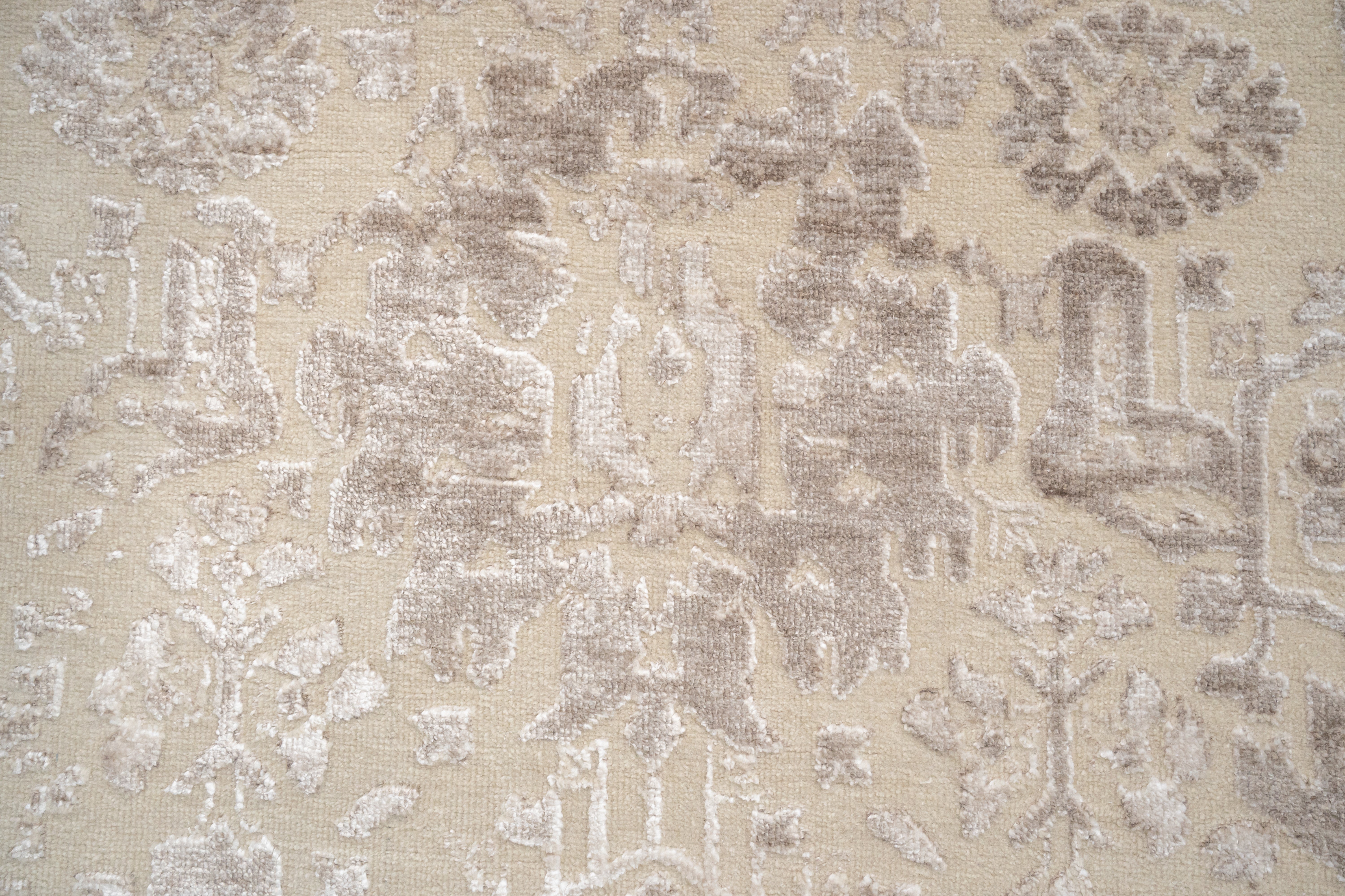 Handknotted Rug  DIA- 985 DC MAHAL Pearl & Grullo