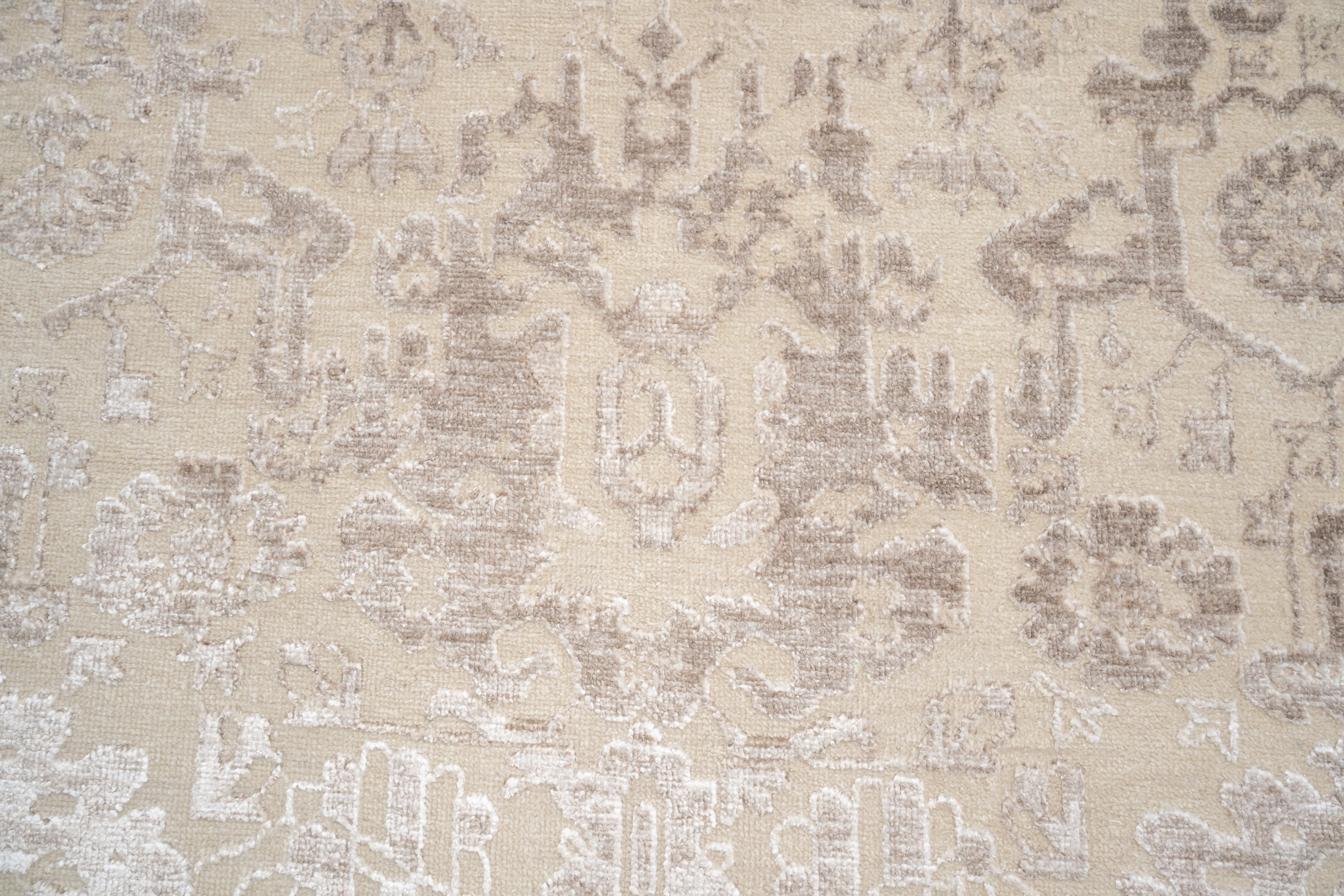 Handknotted Rug  DIA- 985 DC MAHAL Pearl & Grullo