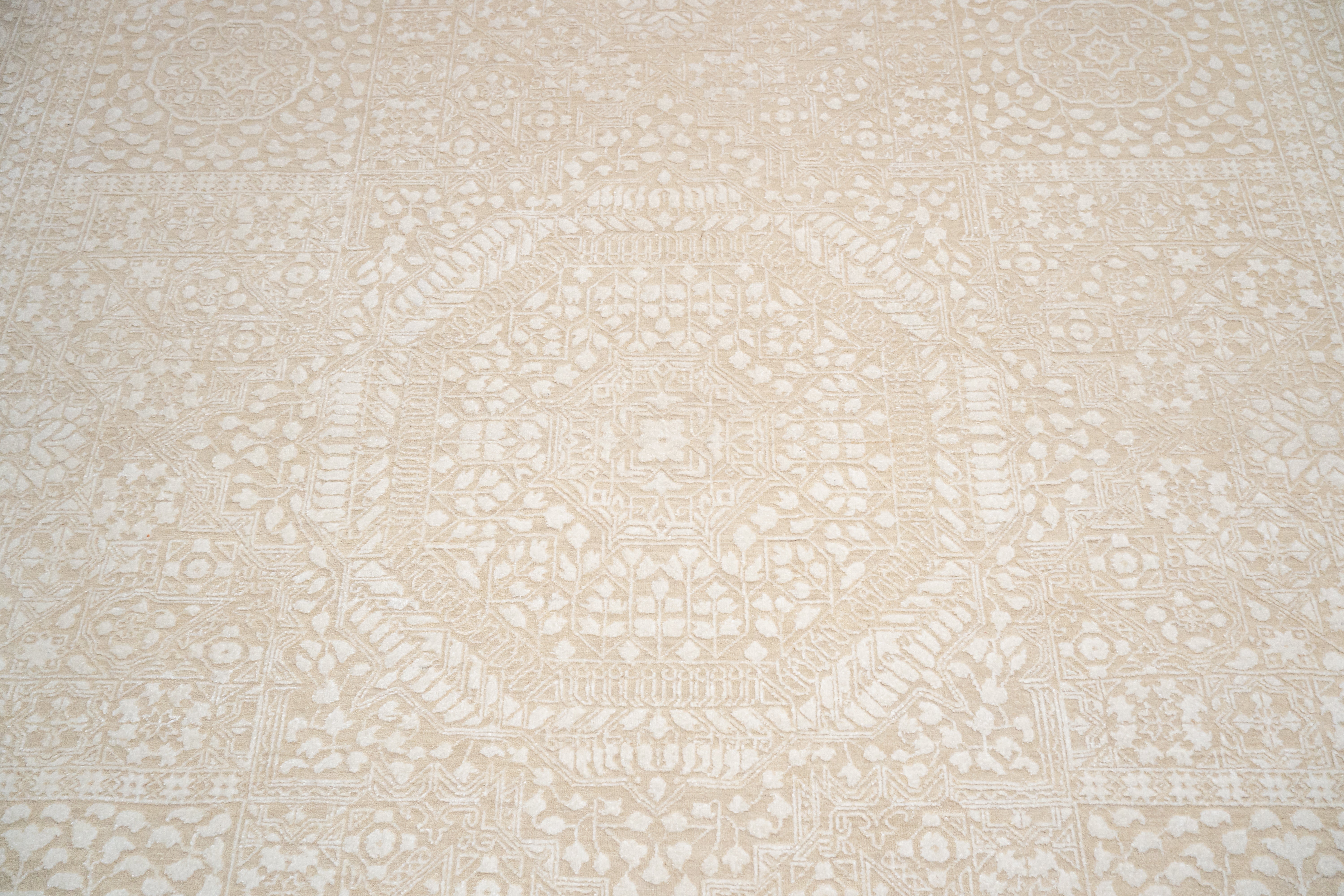 HANDKNOTTED RUG DIA- 987 MAMLUK, Ivory & White