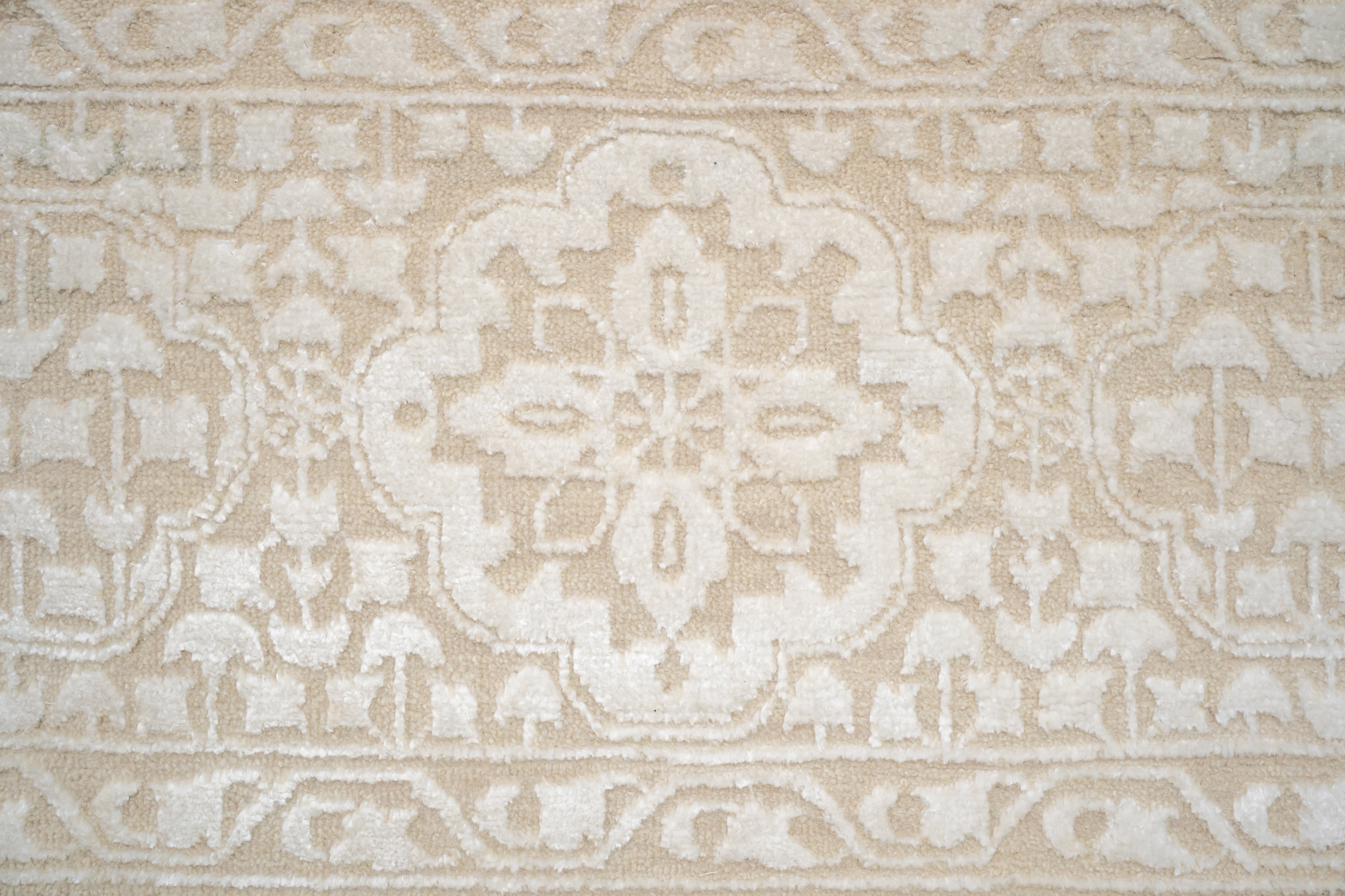 HANDKNOTTED RUG DIA- 987 MAMLUK, Ivory & White