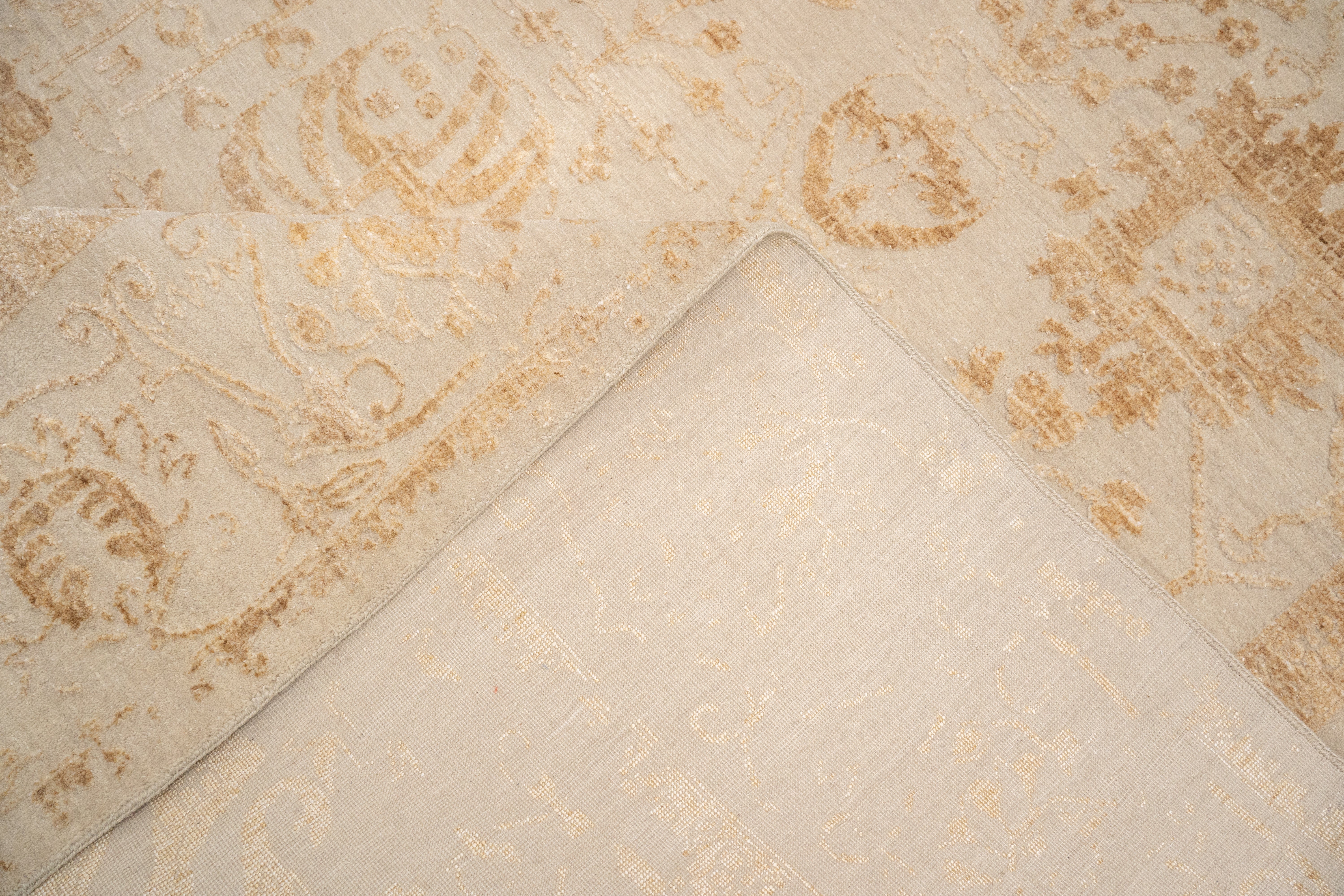 Handknotted Carpet  DIA- 992 VASE 3, Dark Vanilla & French Beige