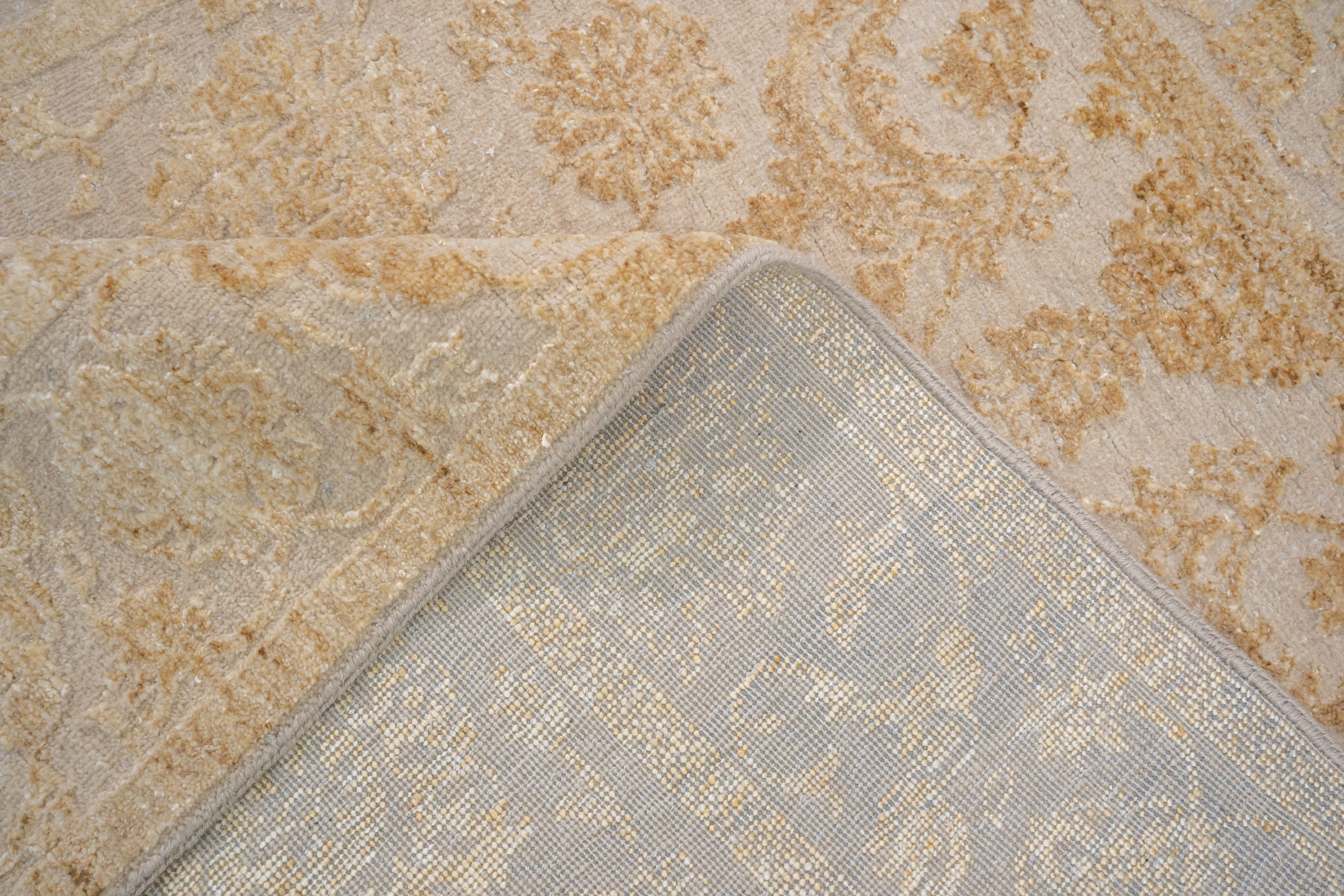 Handknotted Rug  DIA- 998 JK-A Dust Storm & Tan (Crayola)