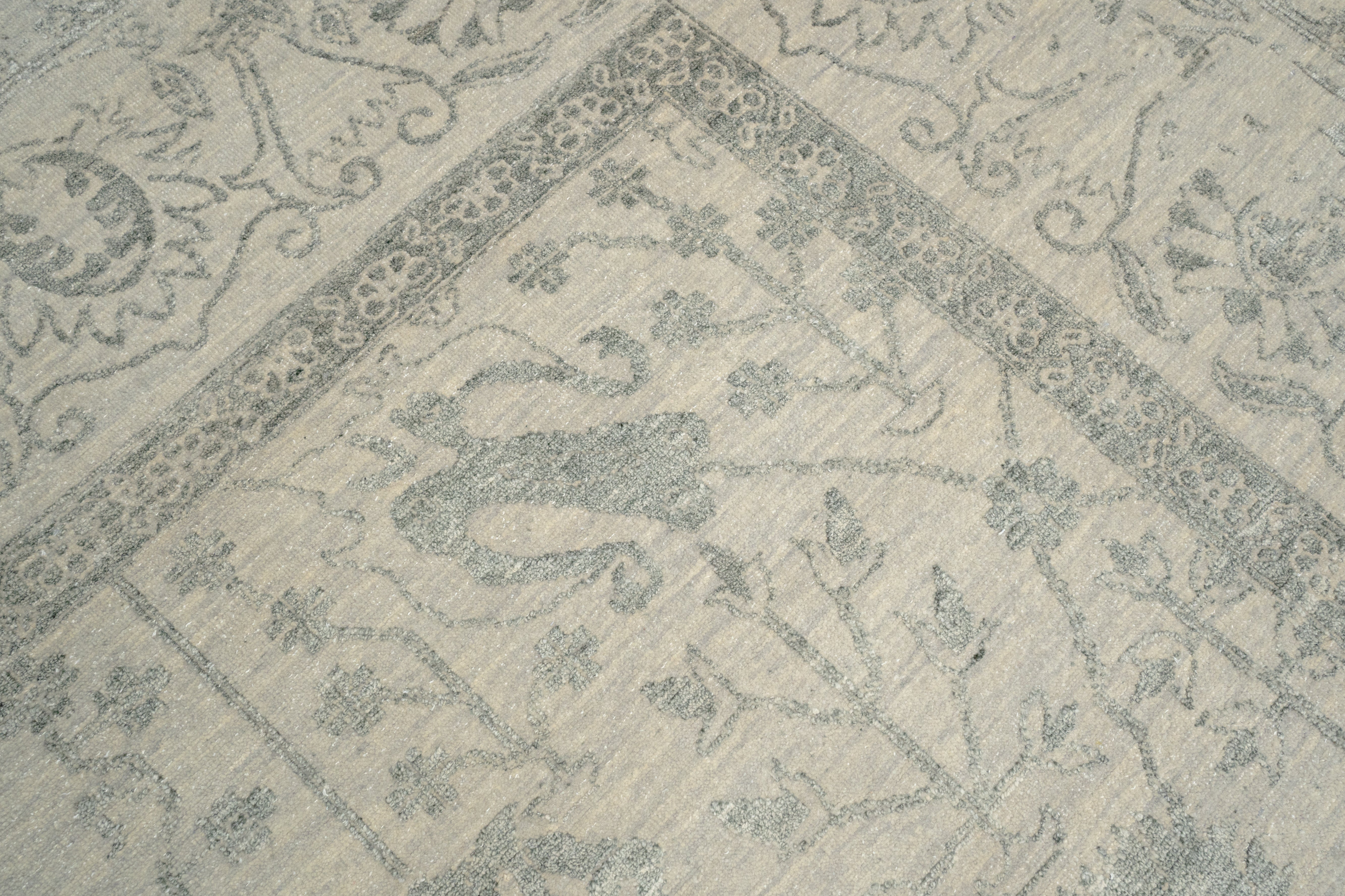 Handknotted Modern Carpet DIA- 3206 VASE 3