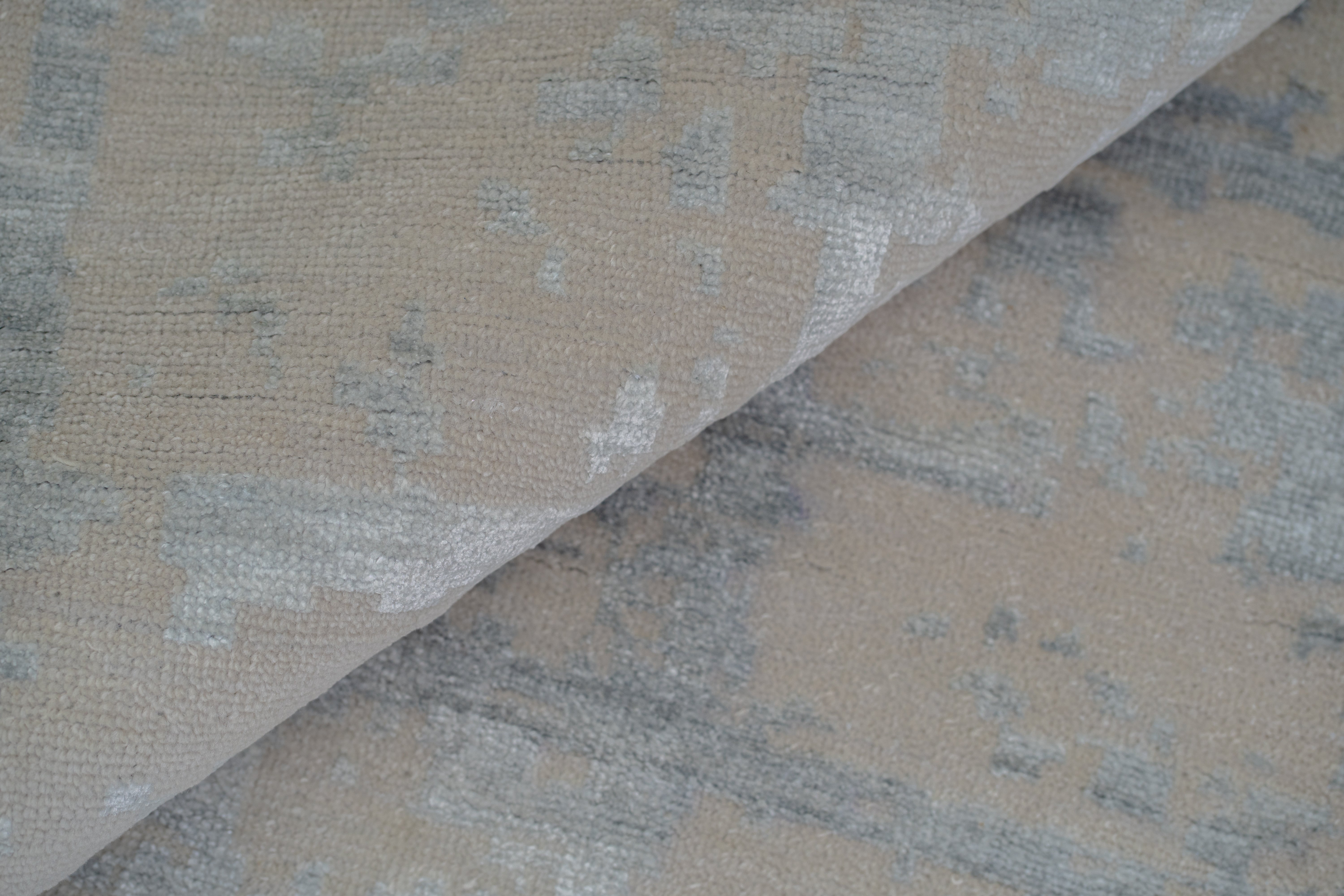 Abstract Design  Handknotted Carpet DIA- 50