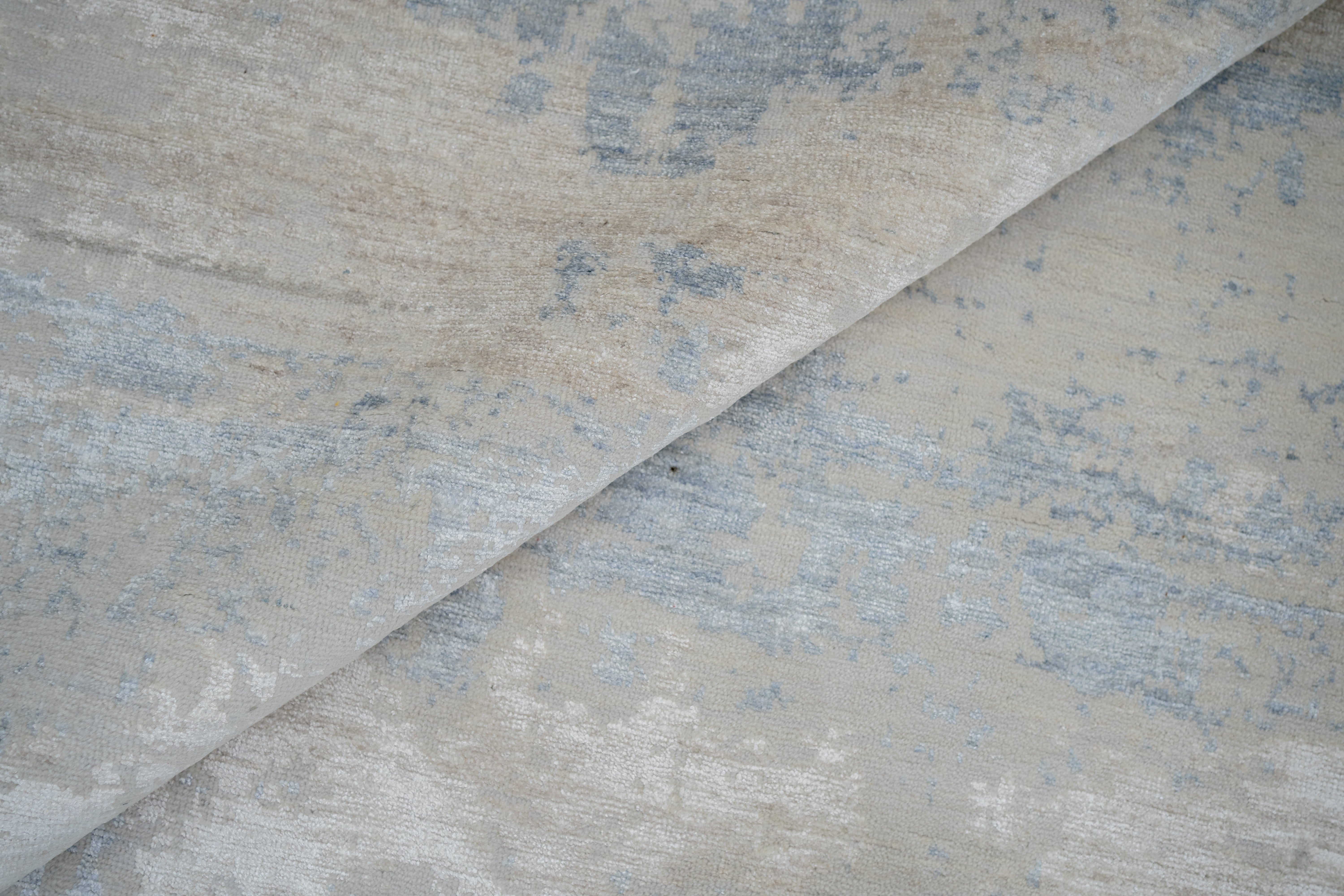 Abstact Design Handknotted Carpet DIA- 1171